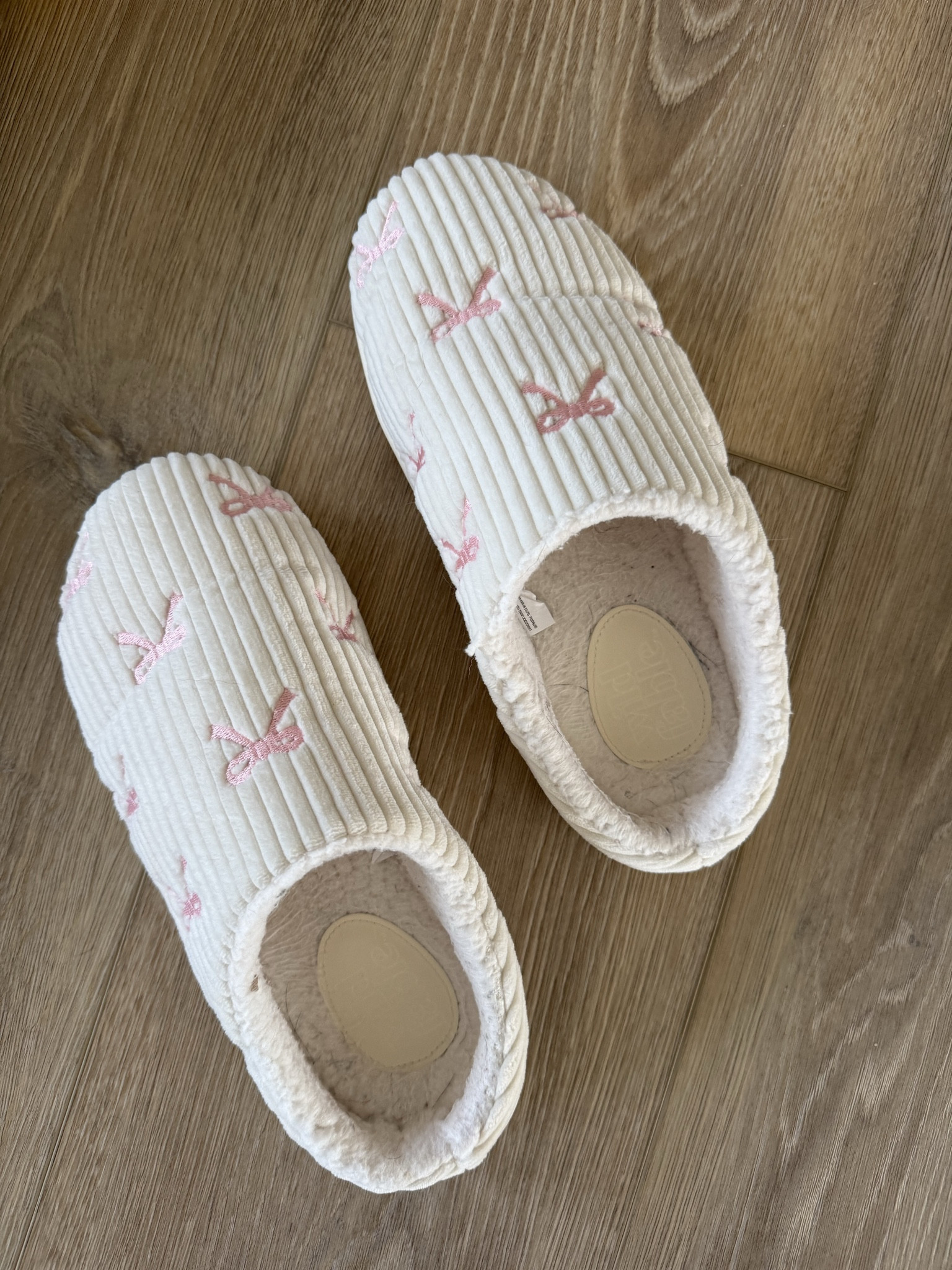 🎀 Found the perfect slippers! 

#LTKmomlife #LTKdayinmylife #LTKootd