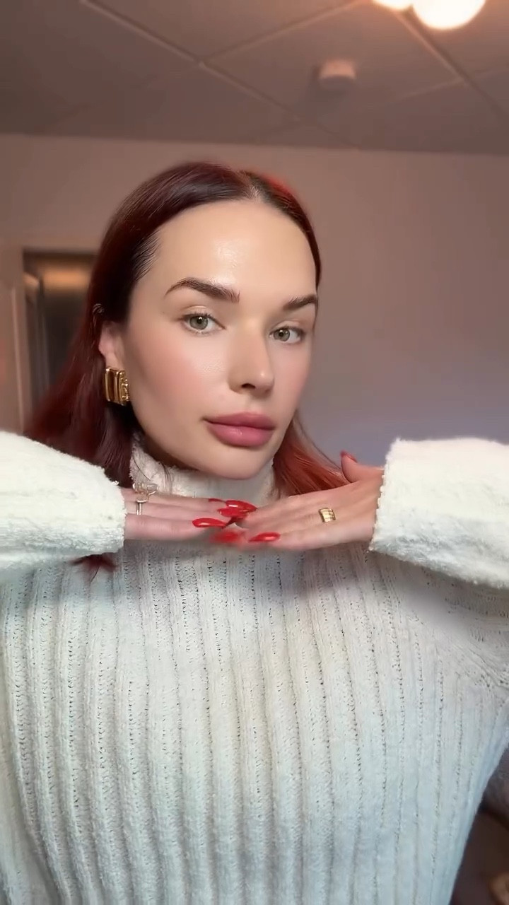 Fall 🍂🍎🕯️🧸 OOTD #allthingsbeautywithtara #ootd #outfitoftheday #fashioninspo @revolve @shopeaves @aritzia @cendre.co