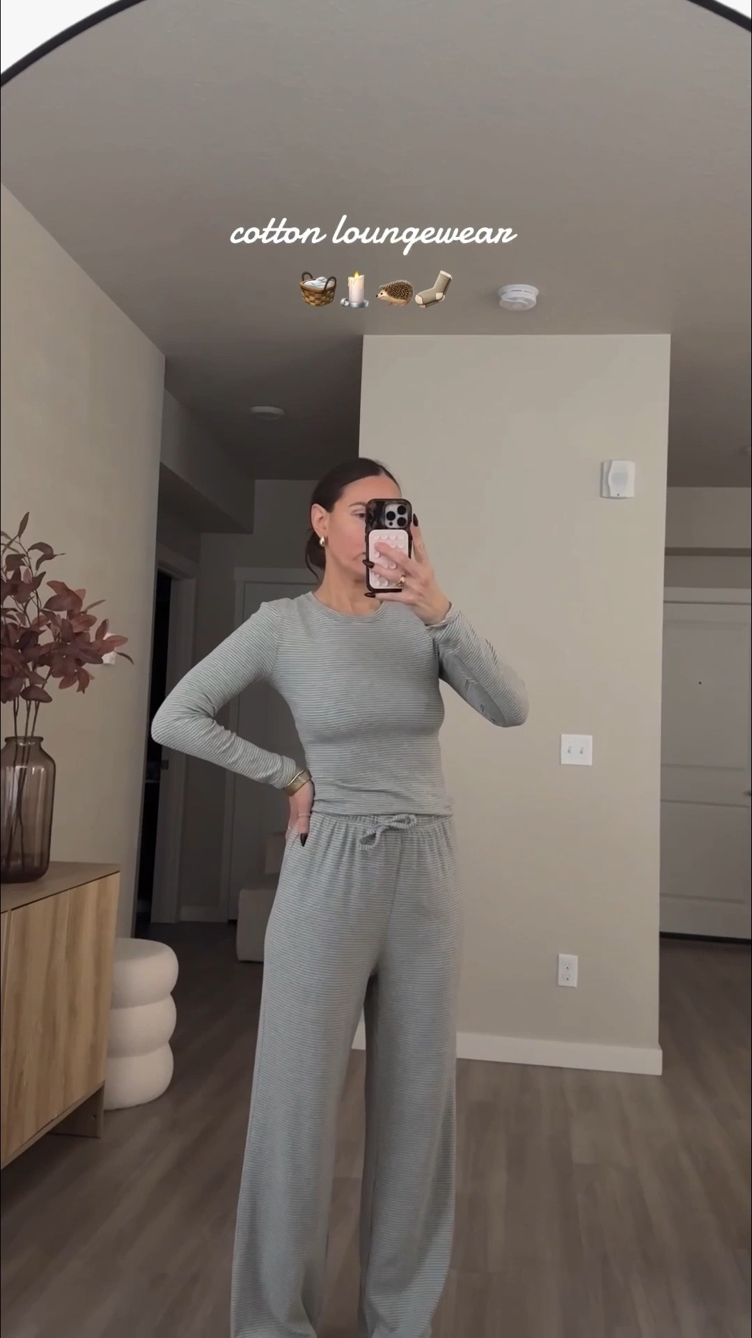 95%cotton.  soft. wide leg palazzo pants. fitte long sleeve shirt.  fremd soft and soooo cozy!!
#loungewear #chyrii