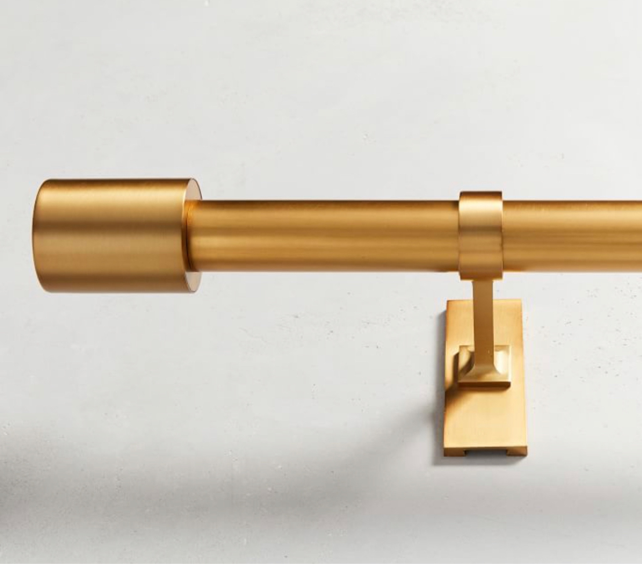 Adjustable curtain rod