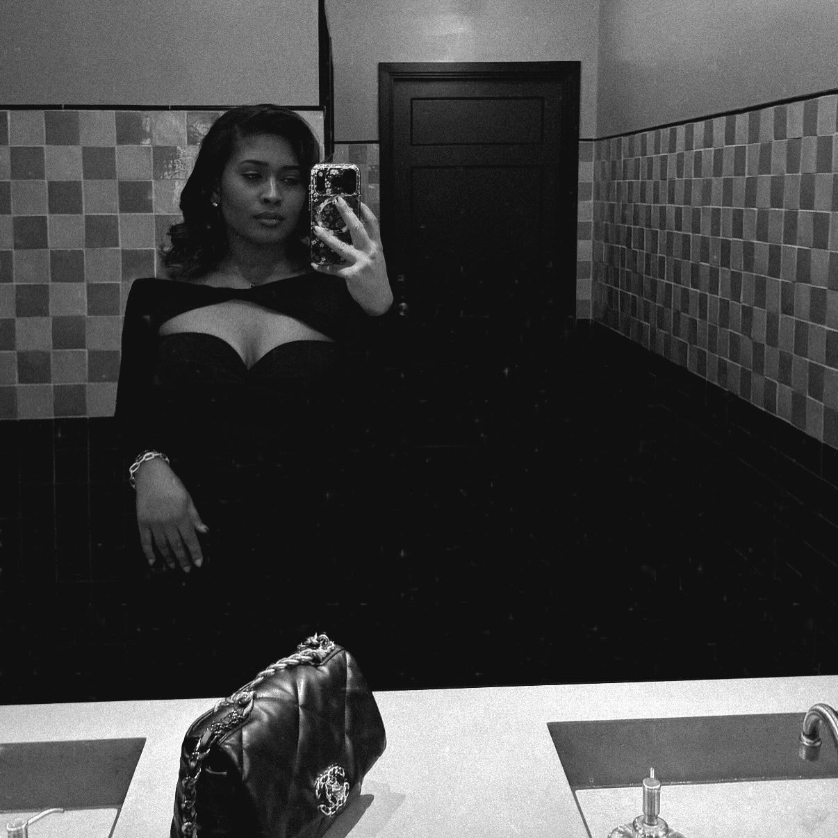 No content left behind this year. The dress is sold out, but I’ve tagged similar styles that give the same elevated vibe because a look this good still deserves options.

#LTKootd #LTKfoodie