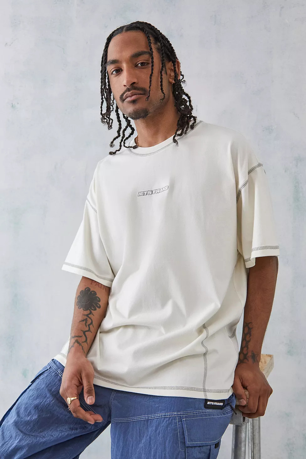 iets frans... Ecru Overlock Stitch T-Shirt | Urban Outfitters (EU)