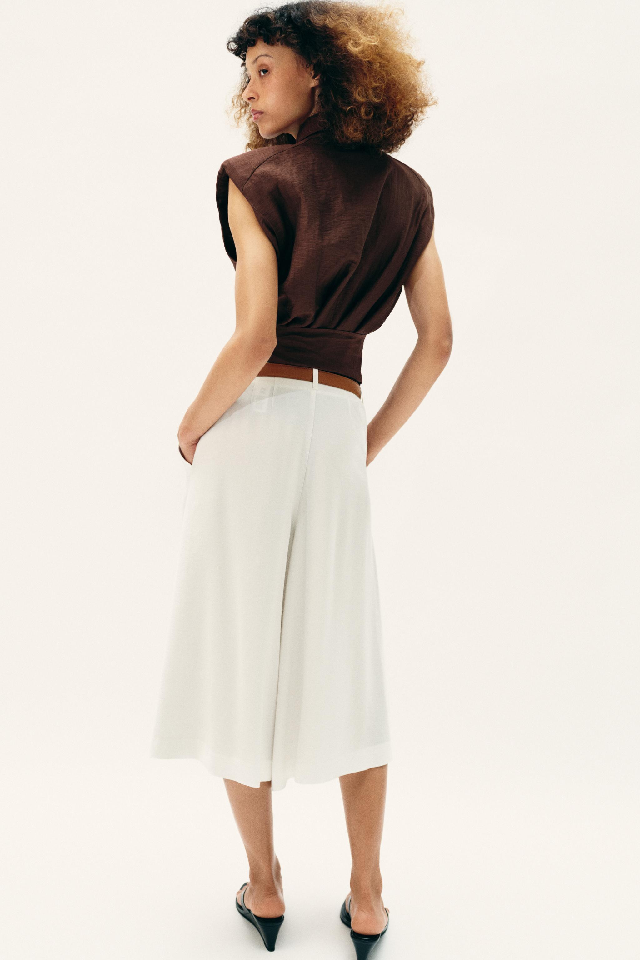 LANGE BERMUDASHORTS MIT G\u00dcRTEL | Zara US