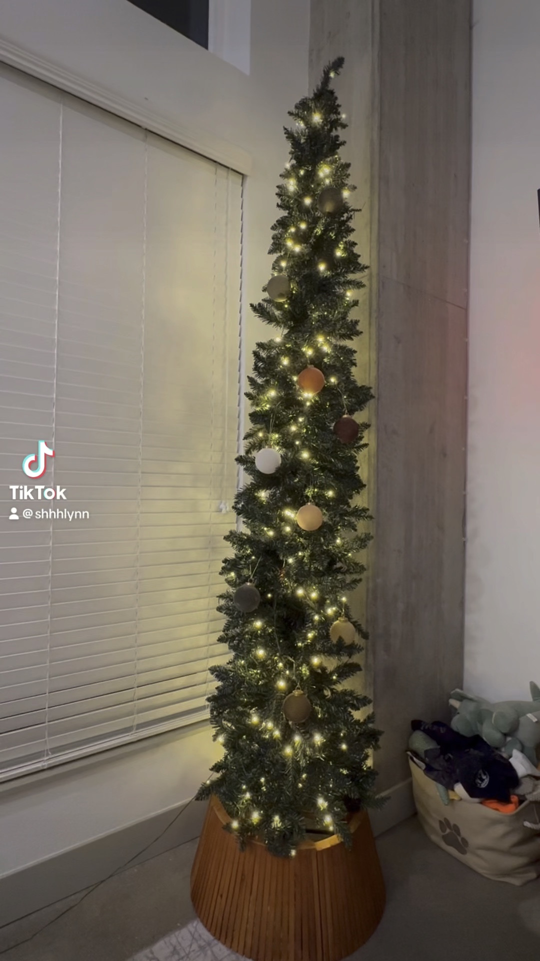 Holiday decorating mode ❣️

#LTKSeasonal #LTKHome #LTKHoliday