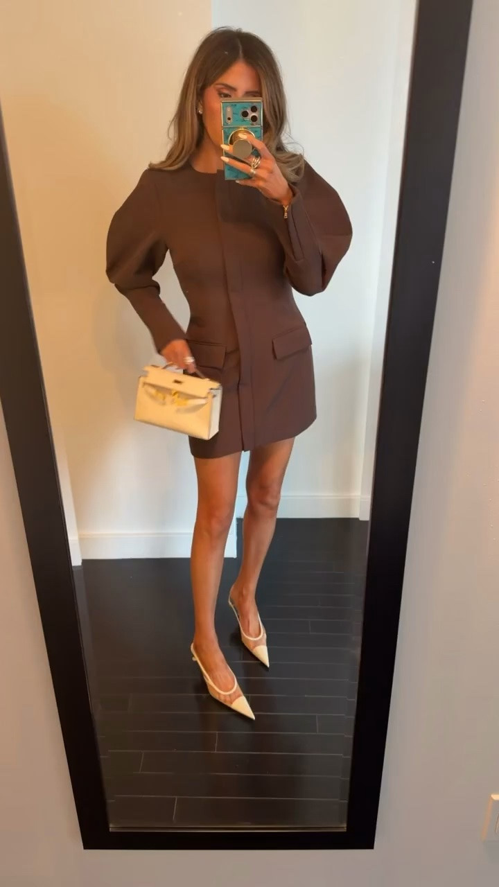 This dress!! 🤎🐻 It’s perfection! Wearing an XS! 

Revolve fashion, Revolve finds, Fall outfits women, Business casual workwear, Date night outfits, Autumn outfits, NYC outfits, Night out outfits, Gemme Beauty, Emily Gemma

#LTKNYFW #LTKSeasonal #LTKootd