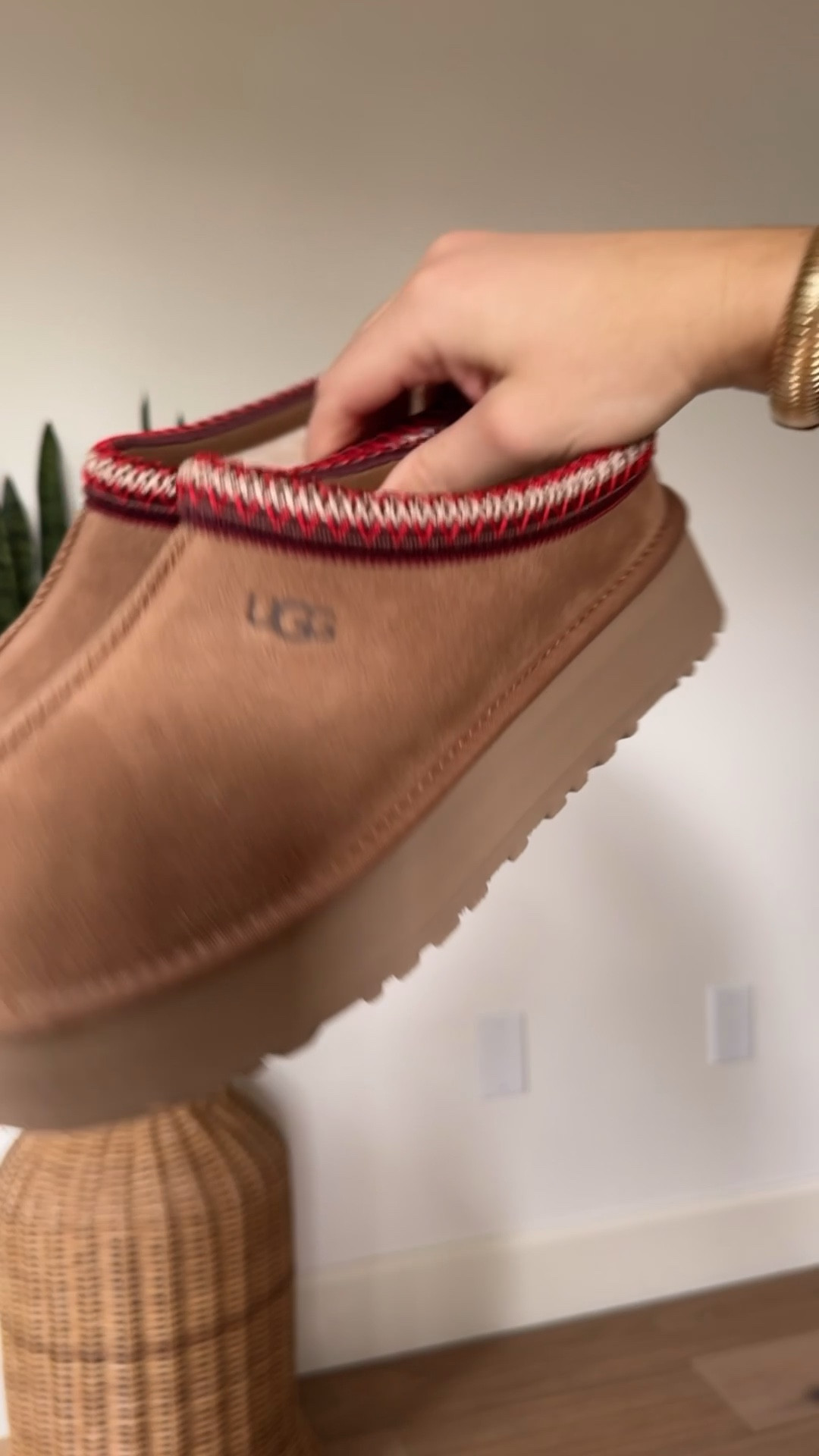 Decided to treat myself with a new pair of  Tazz II Uggs. I got the color Sand a few years ago and this time I went for the color chestnut.

It’s so cute and cozy. Love wearing it during the colder months and still cute to style in spring. 

It’s a great gift for a girlfriend, your sister, mother or yourself. Always a winner!

#LTKGiftGuide #LTKHoliday #LTKShoeCrush