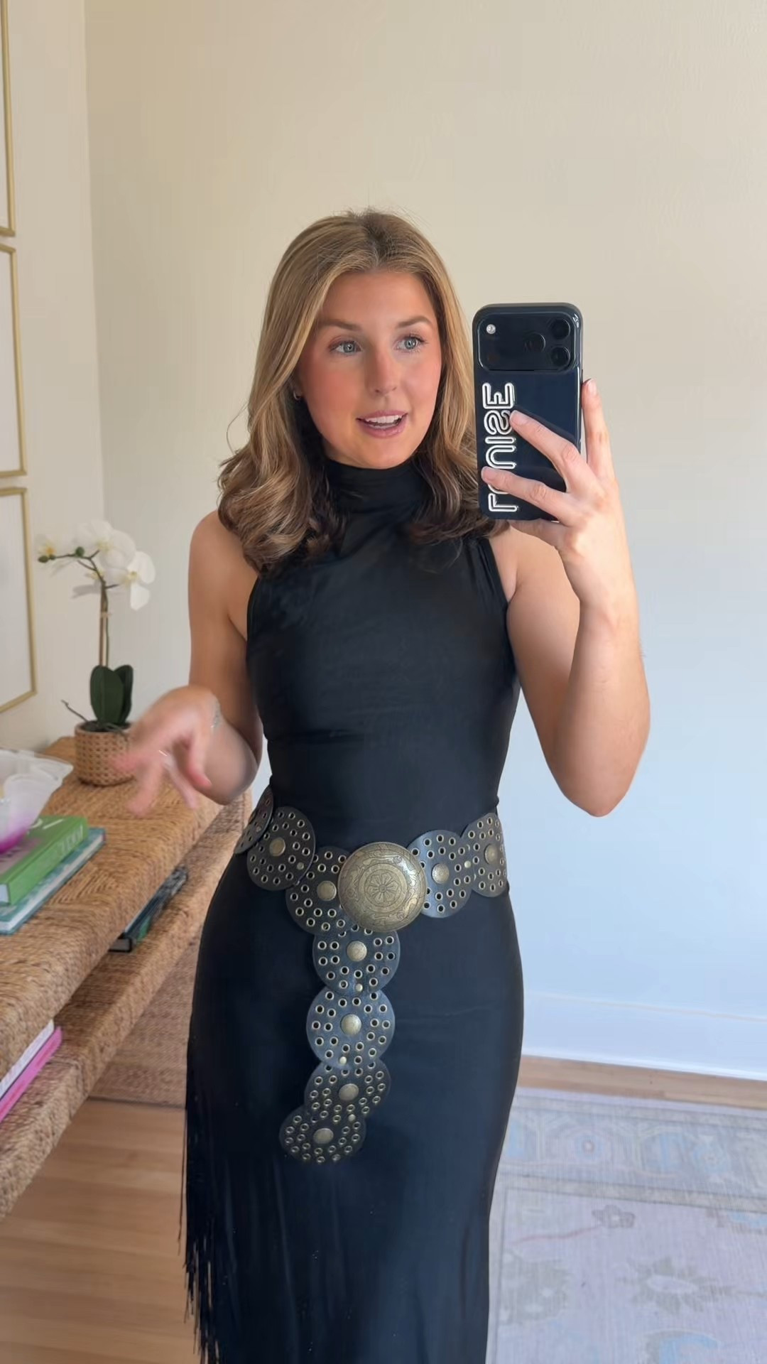 Western chic outfit idea! 

Western outfit // fringe dress 