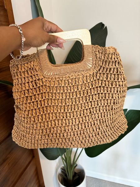 Inexpensive Straw Bag for the Summer. 
This is the Khaki Color. 

#LTKStyleTip #LTKOver40 #LTKItBag
