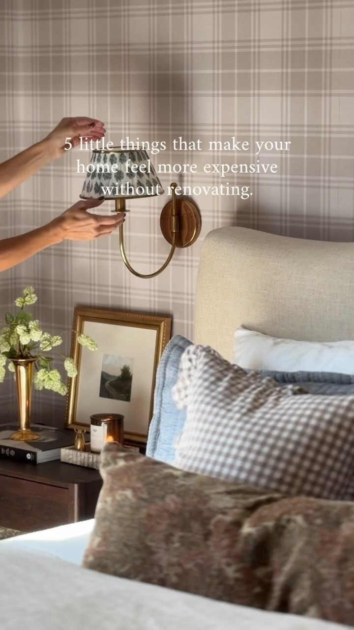 5 things that make your home feel expensive, without renovating 🙌🏻  

1. Mix wood tones 
2. Bigger rugs are always better
3. Hang curtains high & wide (no grommets)
4. Large scale lamps
5. Wall treatments like wainscoting, box trim, board & batten, etc) 

 Just some tips to help you transform your home into a place you love — without the headache or expense of major changes! ☺️👏🏻