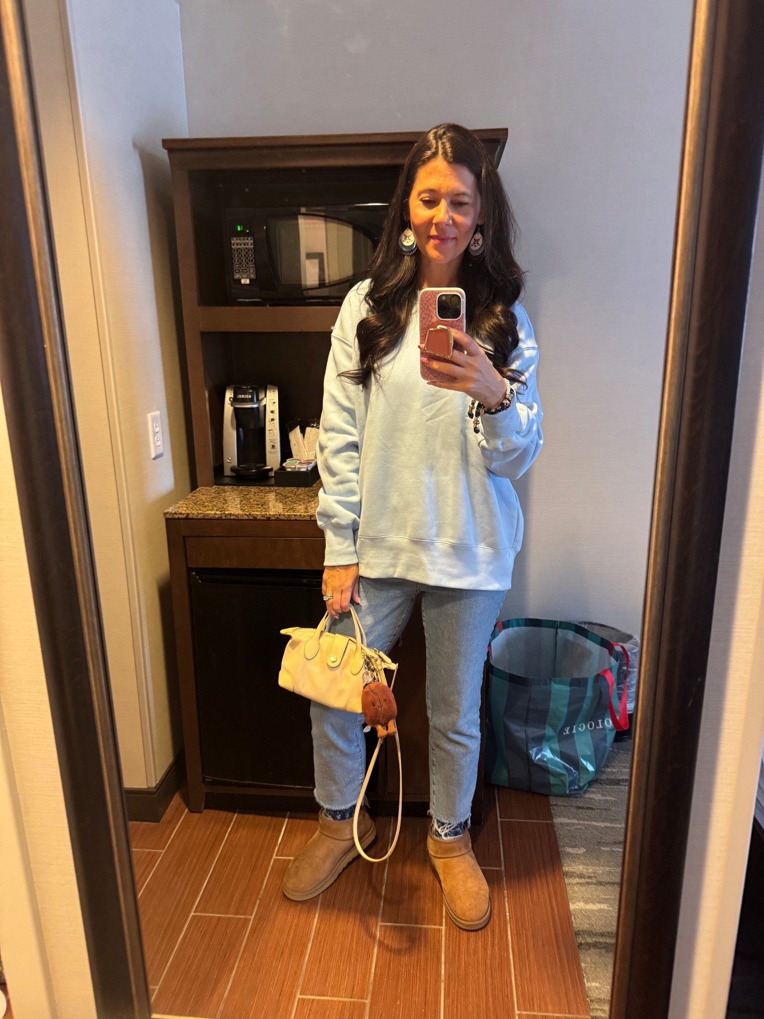 Hockey mom ootd

#LTKootd #LTKOver40 #LTKmomlife