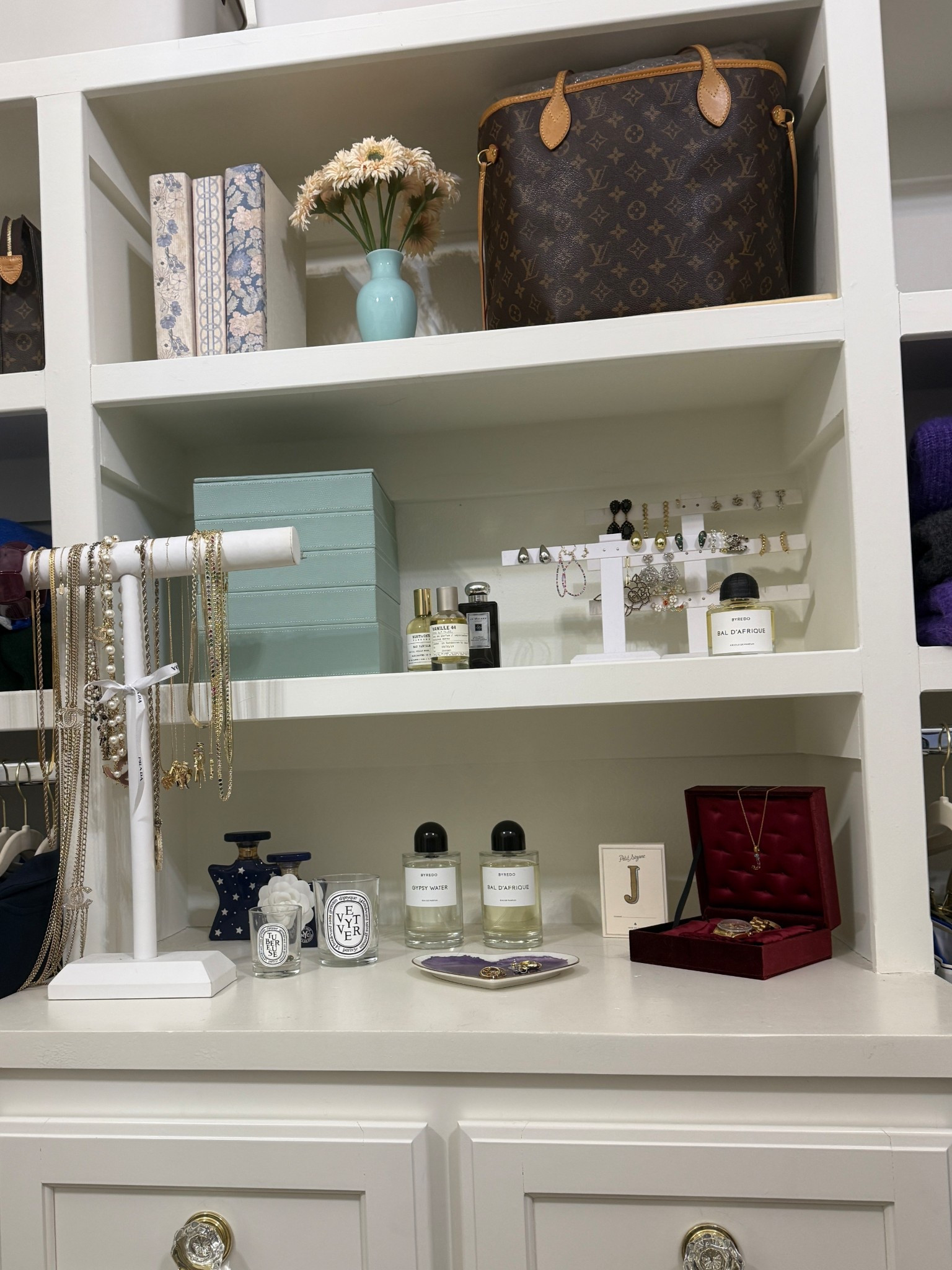 Closet decor with my favorite fragrances 

#lelabo #byredo 