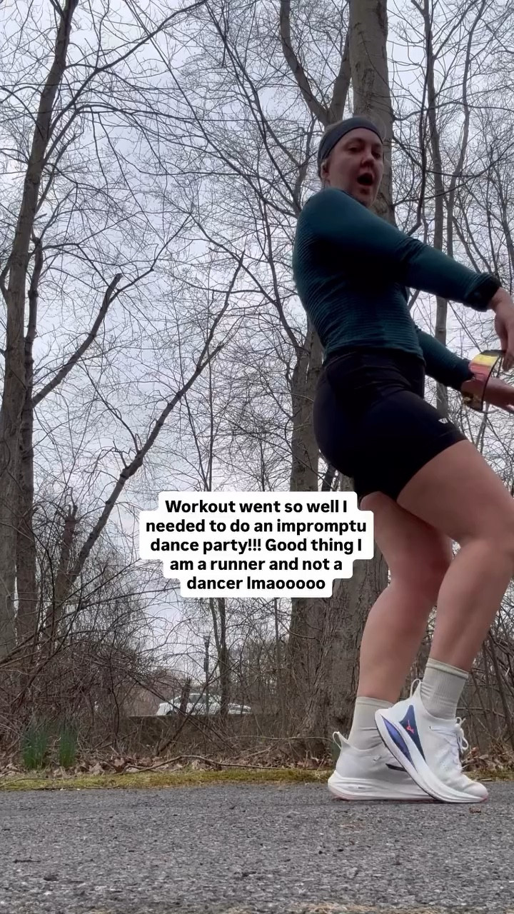 Workout went so well I needed to do an impromptu dance party!!! Good thing I am a runner and not a dancer lmaooooo