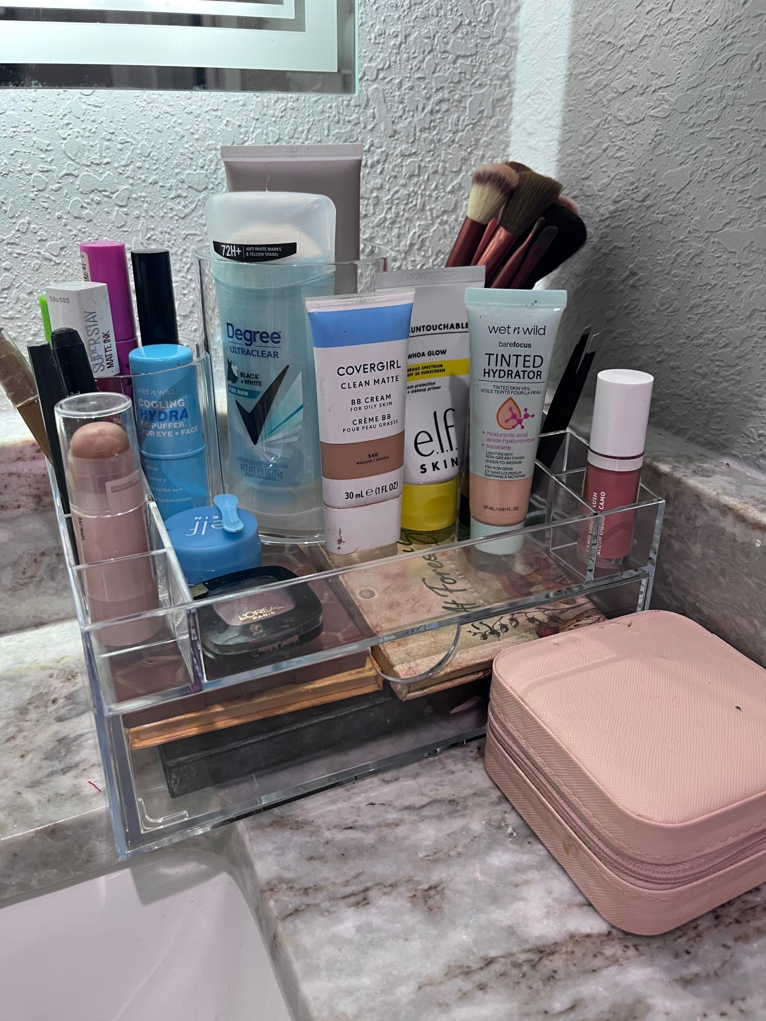 Finally got myself a little makeup organizer so I have all my beauty and makeup items. I don’t have a lot, but these are my daily items! 

#LTKselfcare #LTKBeauty