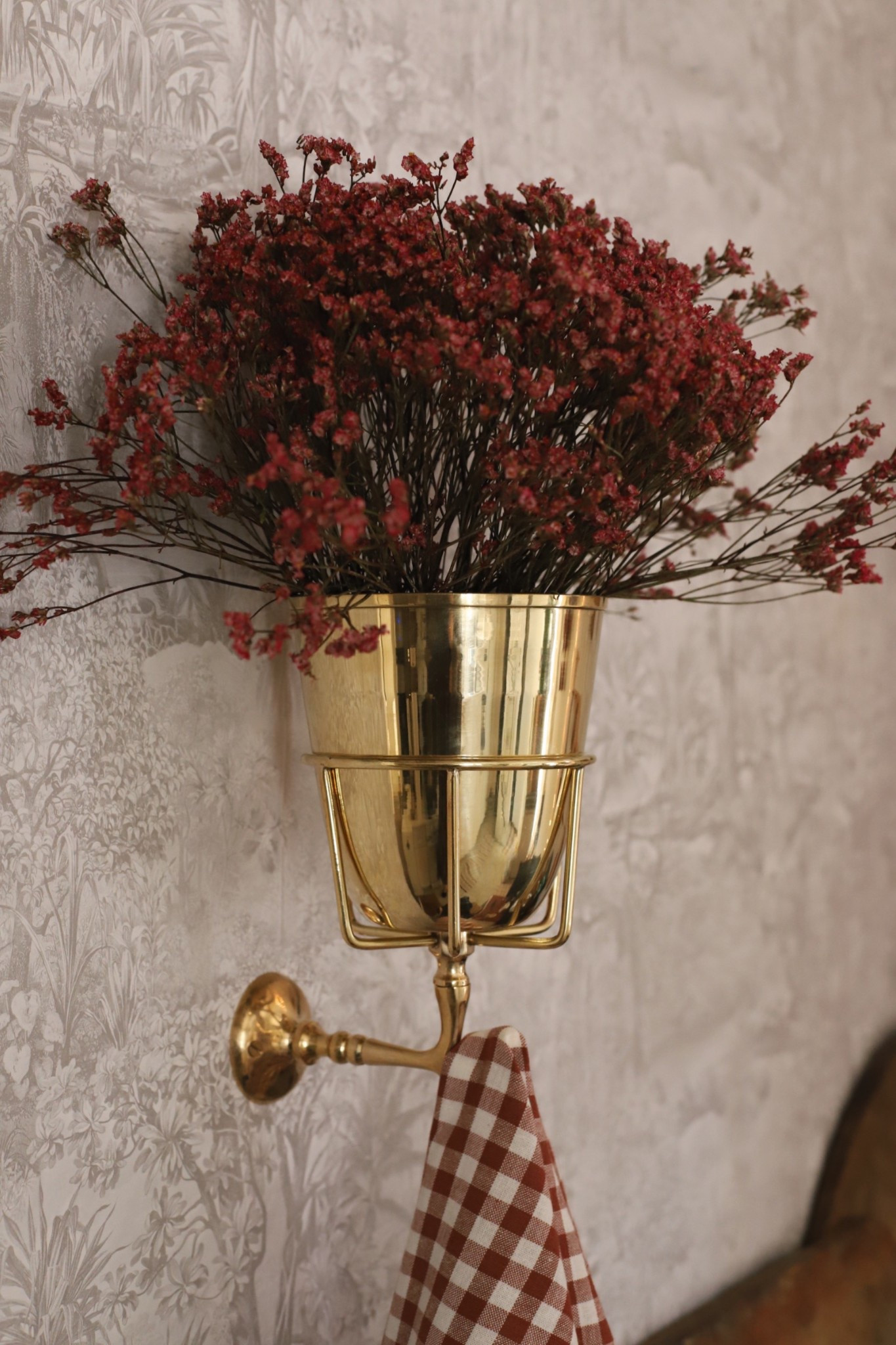 This darling wall vase is back in stock!! Grab yours while you can 🫶

Spring kitchen decor, modern cottage home

#LTKSeasonal #LTKFindsUnder100 #LTKHome