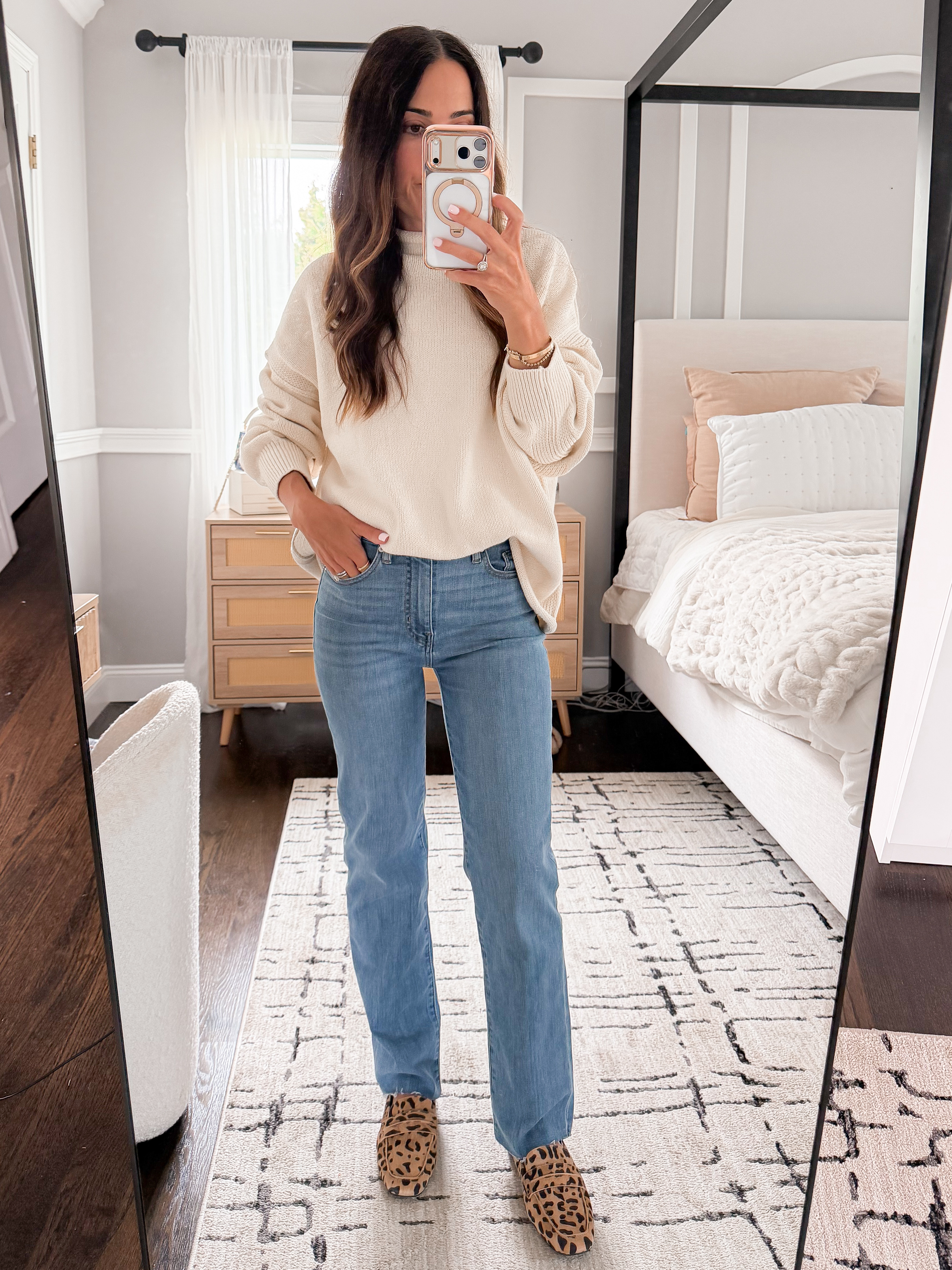 I will forever think FRAME makes the best jeans!! This straight leg fit I just love for the fall they’re stretchy. They’re comfortable. 😍

#LTKSaleAlert #LTKOver40 #LTKSeasonal