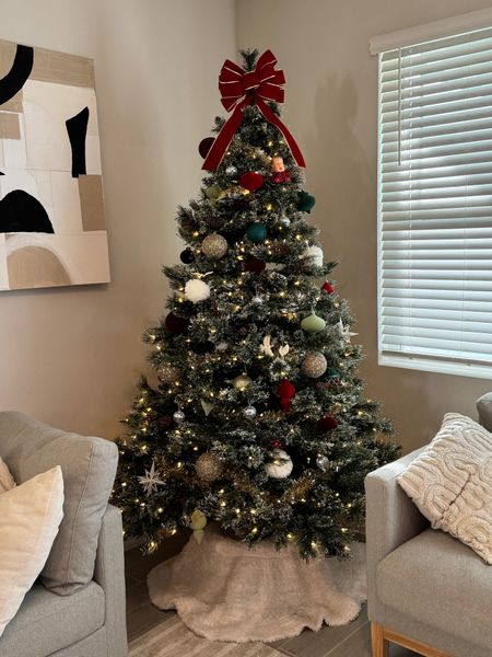 The Christmas Tree is up! Nothing makes me happier


Christmas Ornaments | Tree Topper | Christmas Decor | Velvet Ornaments 

#LTKhome #LTKSeasonal #LTKHoliday