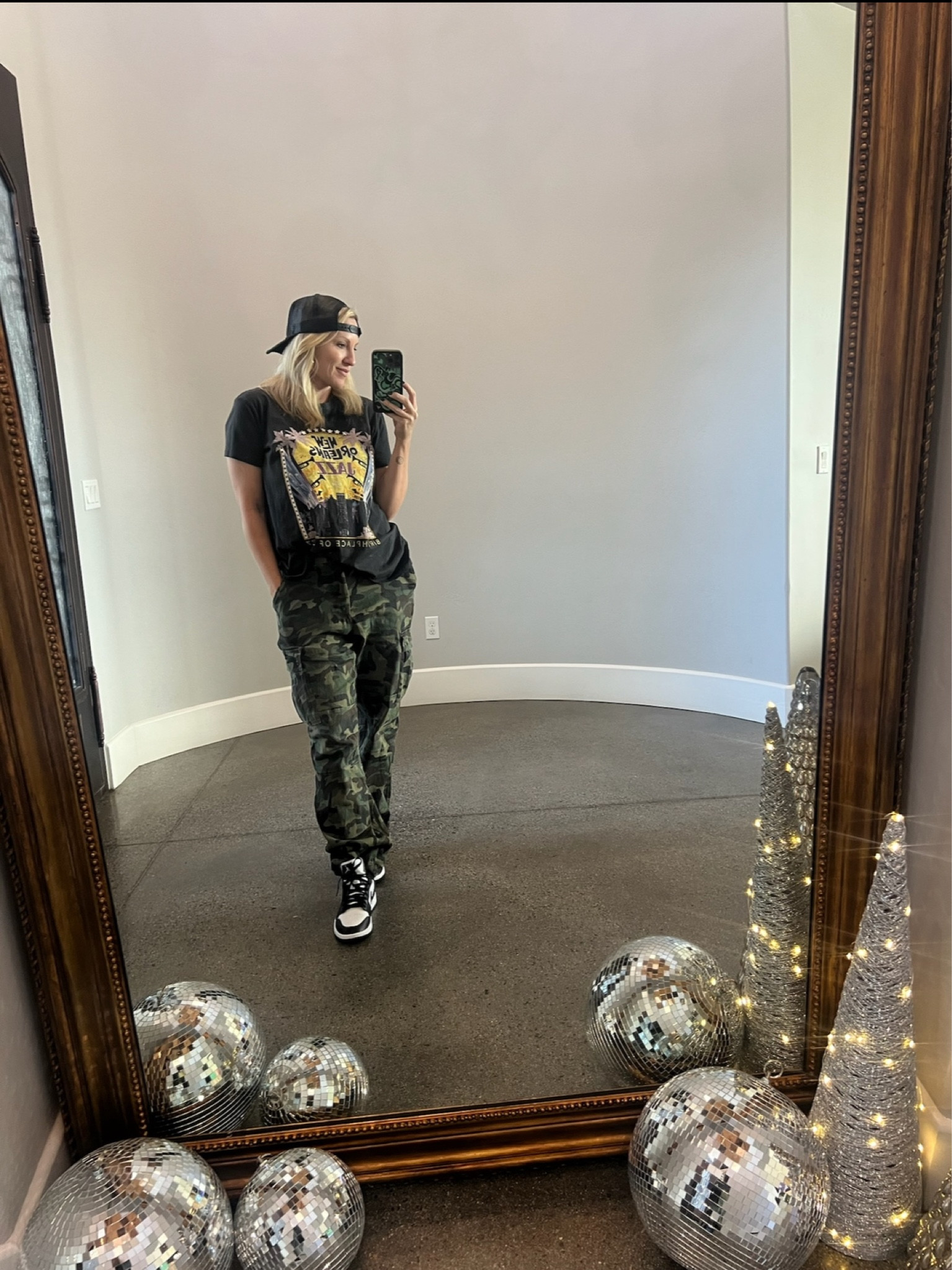 Saints ⚜️

P.S. Graphic tee from show me your Mumu.

#LTKSeasonal #LTKhome #LTKbeauty