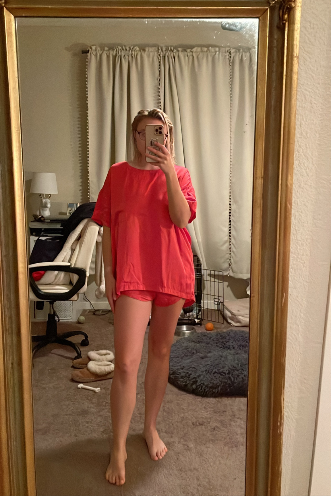 My Lunya pajamas are 100000% worth the price. SO comfortable and soft to sleep in. I’m wearing a size small. 
