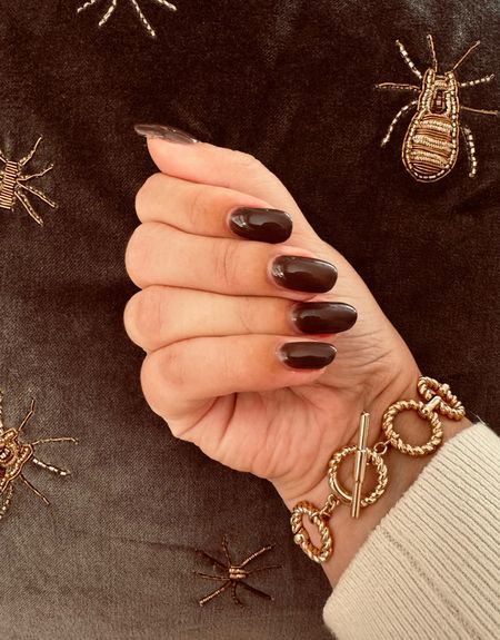 Fall mani inspo 💅🏼🤎🕷️ // OPI You Don’t Know Jacques brown nail polish, Target beaded spider velvet pillow, Ralph Lauren gold chain link bracelet 

#LTKHalloween #LTKSeasonal #LTKbeauty