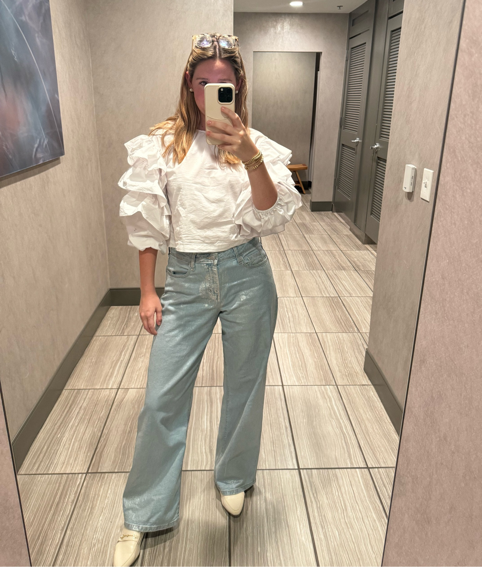 todays work fit 🤍 top is super old but I will try to link something similar! went for baggy comfort today with the cool weather!

#LTKWorkwear #LTKFindsUnder50