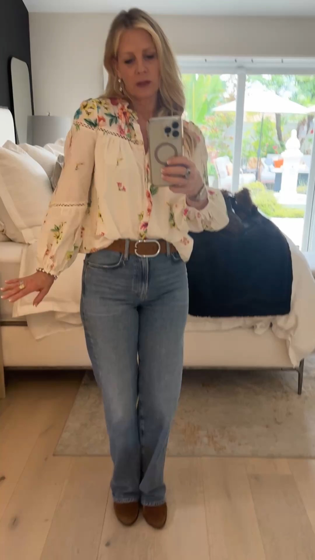 Doing a happy dance because it’s 
Fri-Yay! 😊💃😎

Red Carpet of Life, Avara, Agolde, Anthropologie 