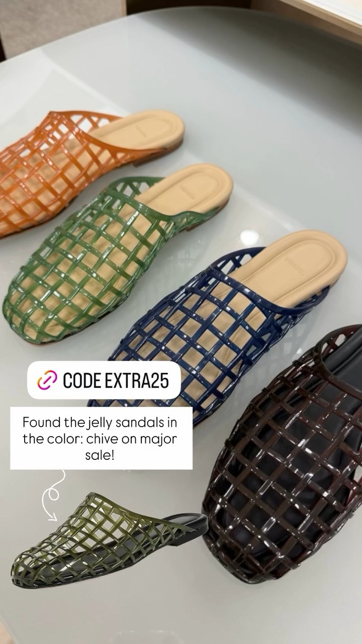Found the jelly sandals in the color: chive on major sale!