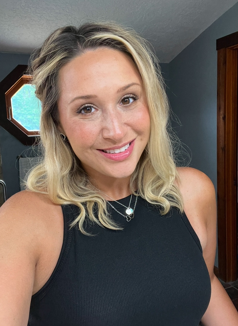 10/10 for comfort and I love that I can take this dress through any season by adding a Jean jacket or sweater! Linked some of my top makeup picks, too! 

Holiday Outfit, Little Black Dress, LBD, Date Night, Holiday Party

#LTKFindsUnder50 #LTKHoliday #LTKStyleTip