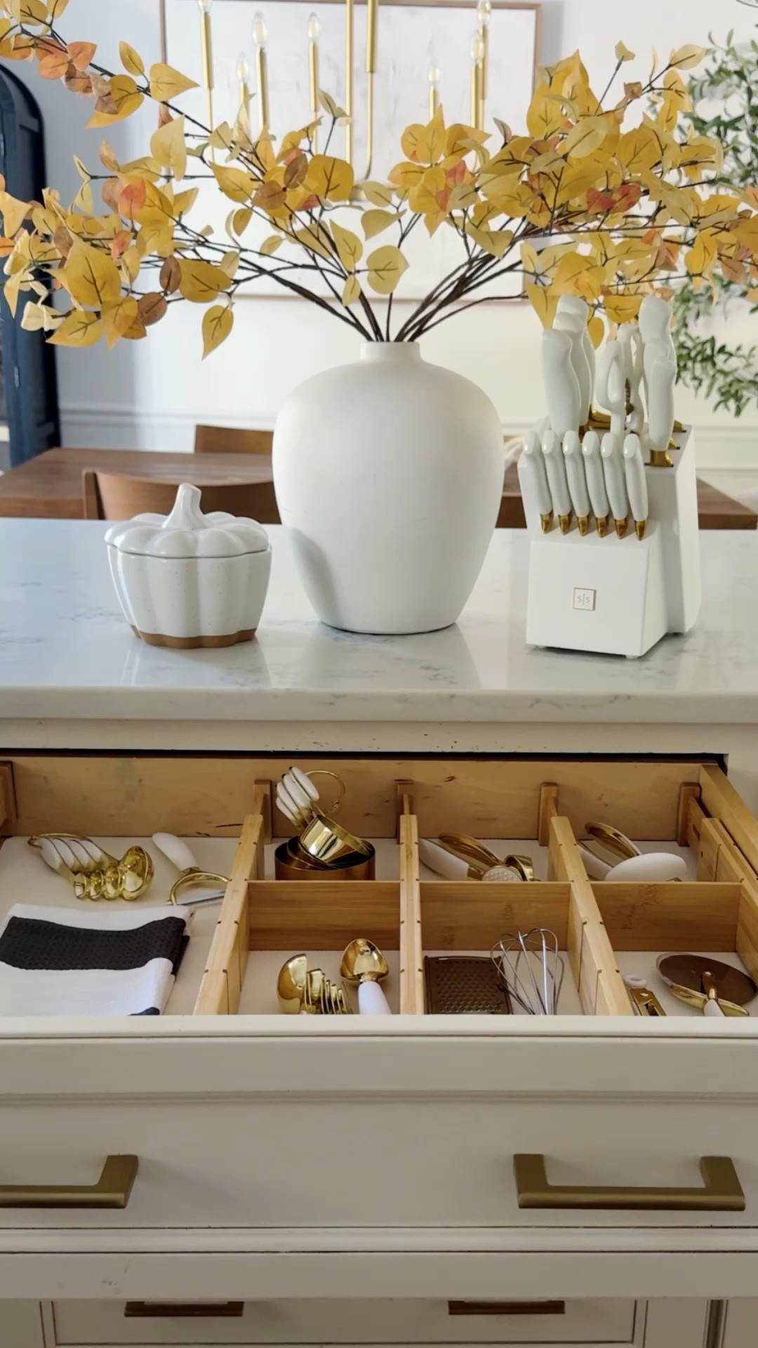 I’m so excited to share my latest Prime Day kitchen find savings ! From chic gold utensils to stunning cookware, these are the perfect pieces to elevate your kitchen space. ✨ Don’t miss out on these Prime Day steals!!!

#StyledSettings #FoundItOnAmazon #AmazonMustHaves #KitchenStyle #KitchenOrganization #primedays #primedaydeals #kitchenessentials

#LTKSaleAlert #LTKHome #LTKVideo