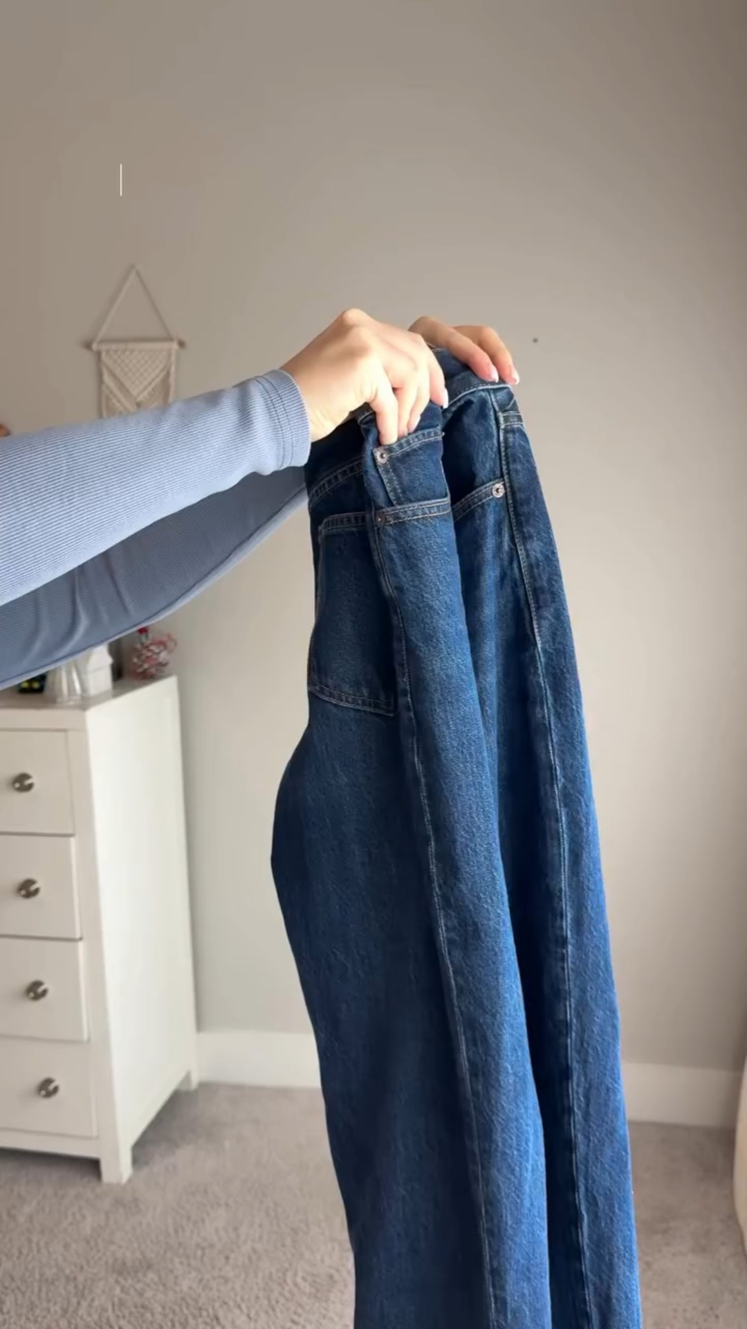 Comfortable but also trendy 😍😉 @abercrombie 

#momoutfit #casualoutfitideas #fashionstyle #easyoutfit #houstoninfluencer @zara @staud.clothing