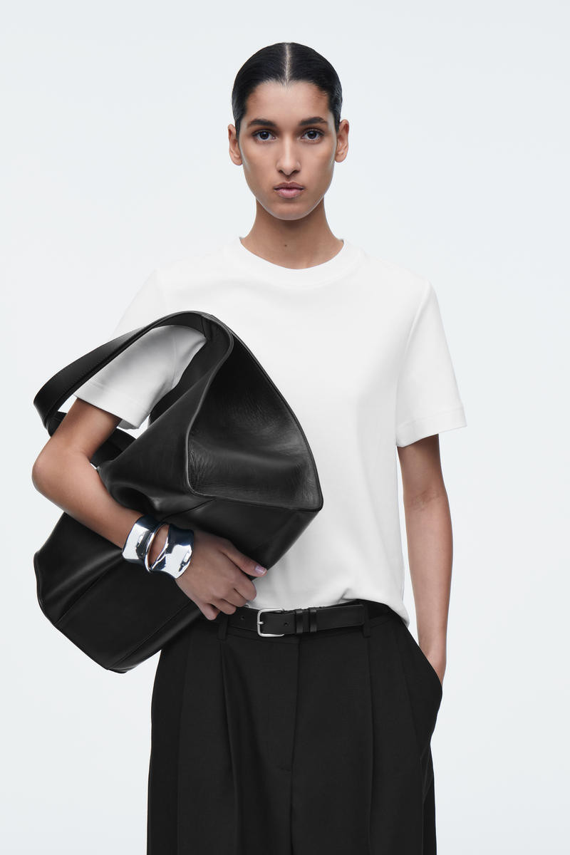 Schlichtes T-Shirt Mit Normaler Passform | COS (EU)