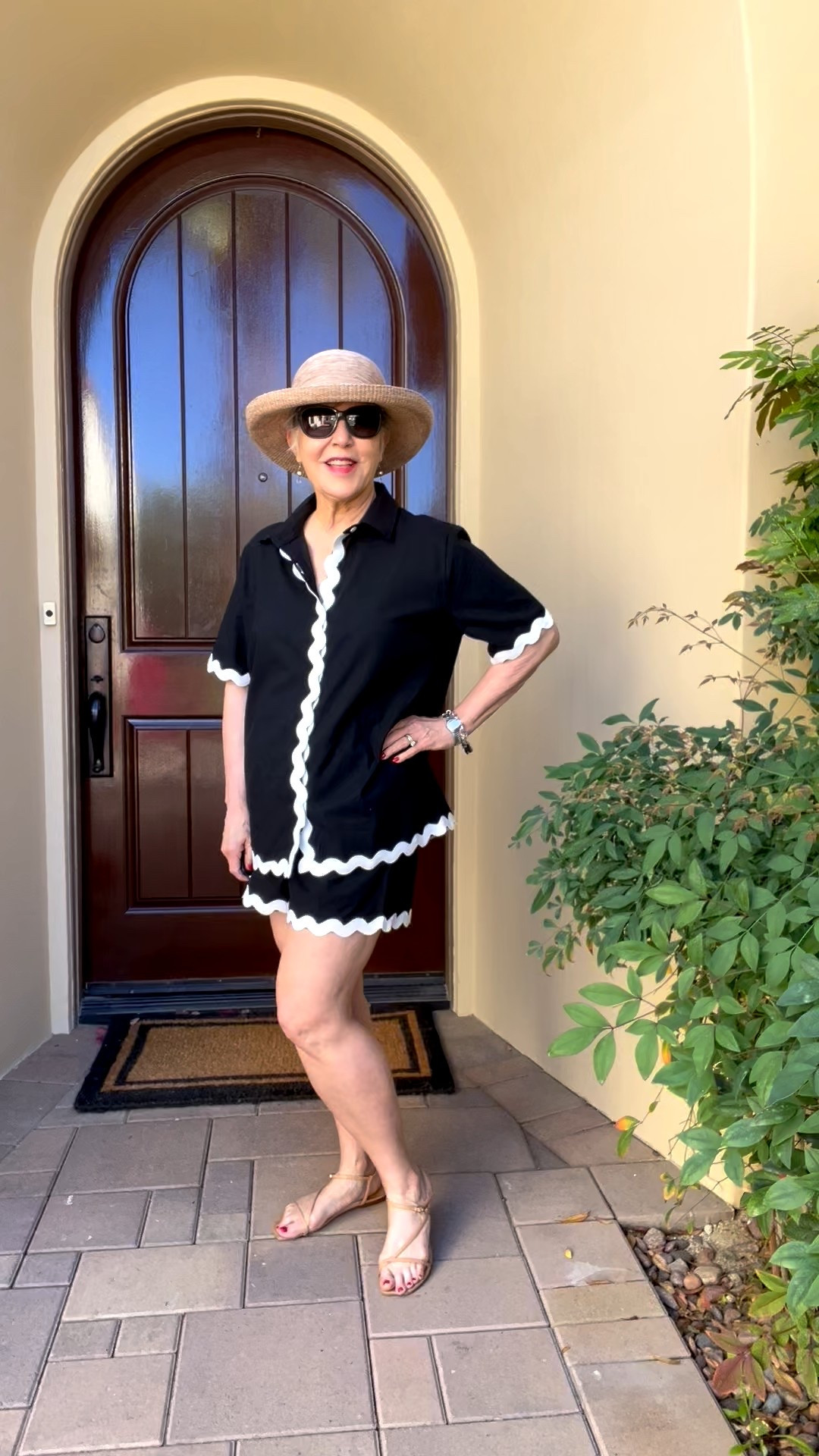 
Still wearing frumpy outfits?
Level up your warm-weather style with this classic black-and-white set that’s anything but boring. It’s comfy and chic—and just wait till you see it with a sun hat and big sunnies 😎👒 #effortlessglam
