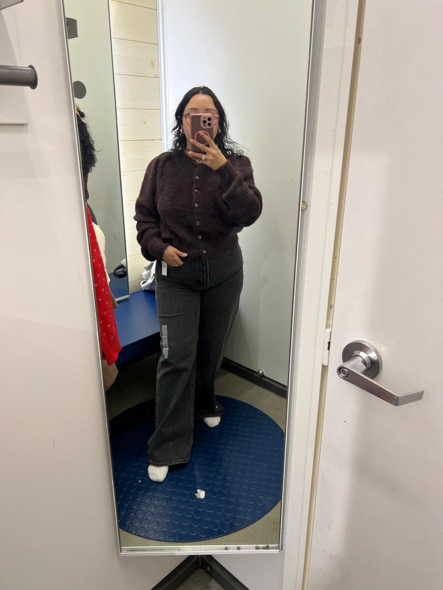  So comfy and cute! Sweater can be dressed down or up for any occasion. Old Navy petite jeans are perfect for us shorties! 

Old navy jeans petite sizes cyber Monday deals

4’11 petite | 140lbs
Size references:
Top: Small
Jeans: size 8 petite 

#LTKootd #LTKHoliday #LTKCyberWeek