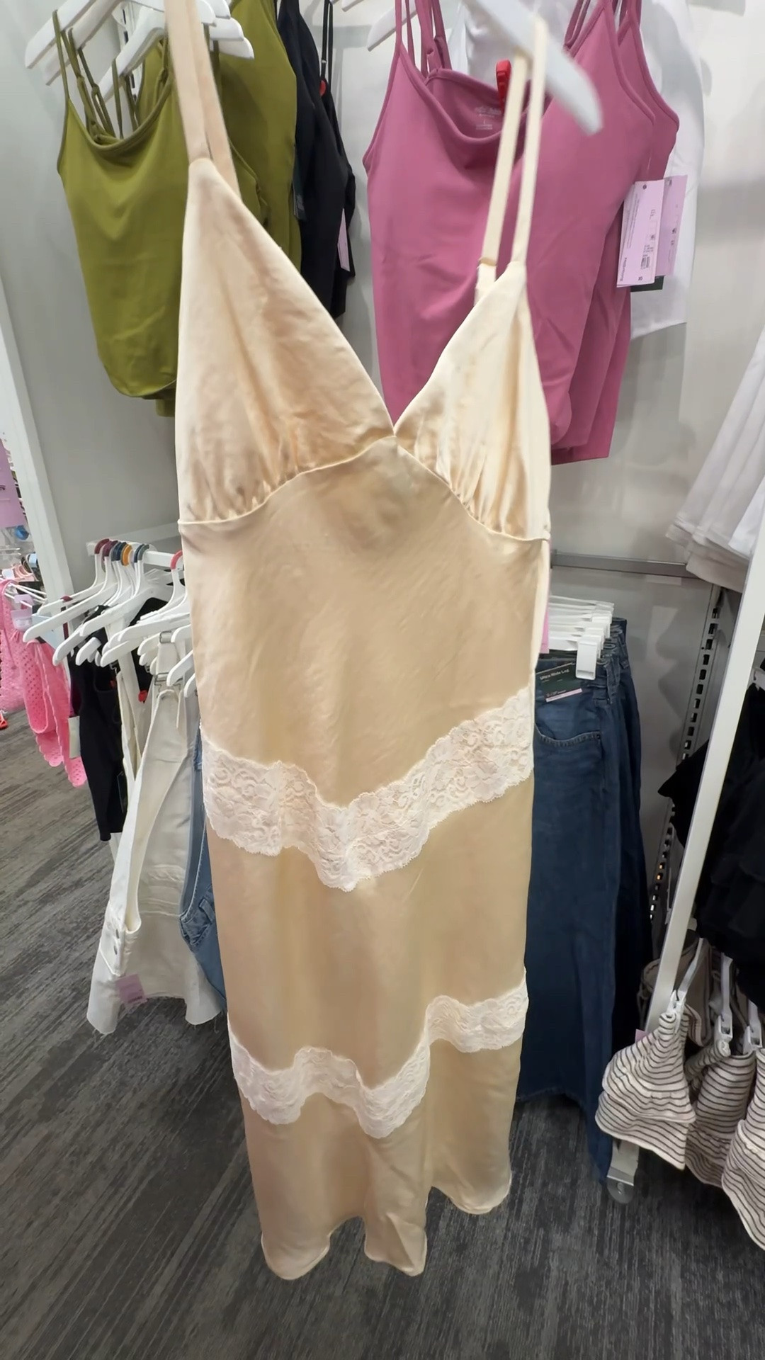 so many pretty dresses at target right now! Would be perfect for date night or a wedding #weddingguestdress #falloutfit #datenightoutfit