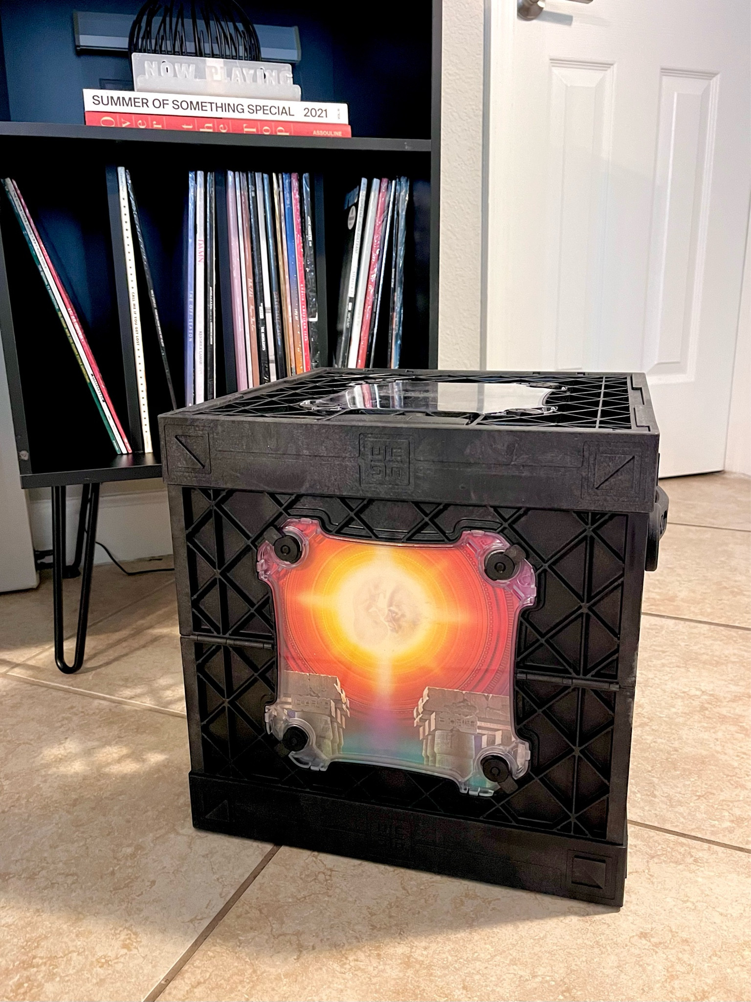 The perfect storage crate for your classics! Keep your vinyls protected in the house or on the go. 