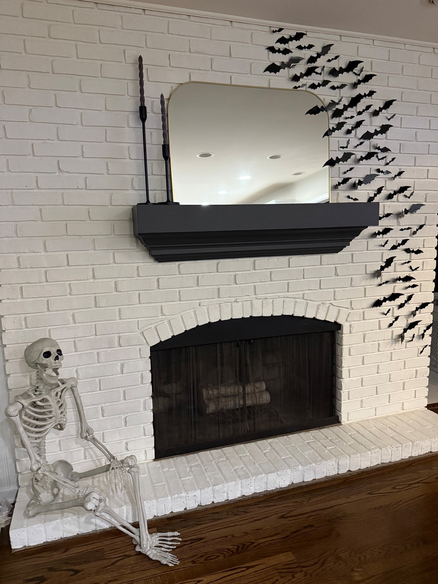 Halloween decor is up! 

#halloween #halloweendecor #fall #home #homedecor