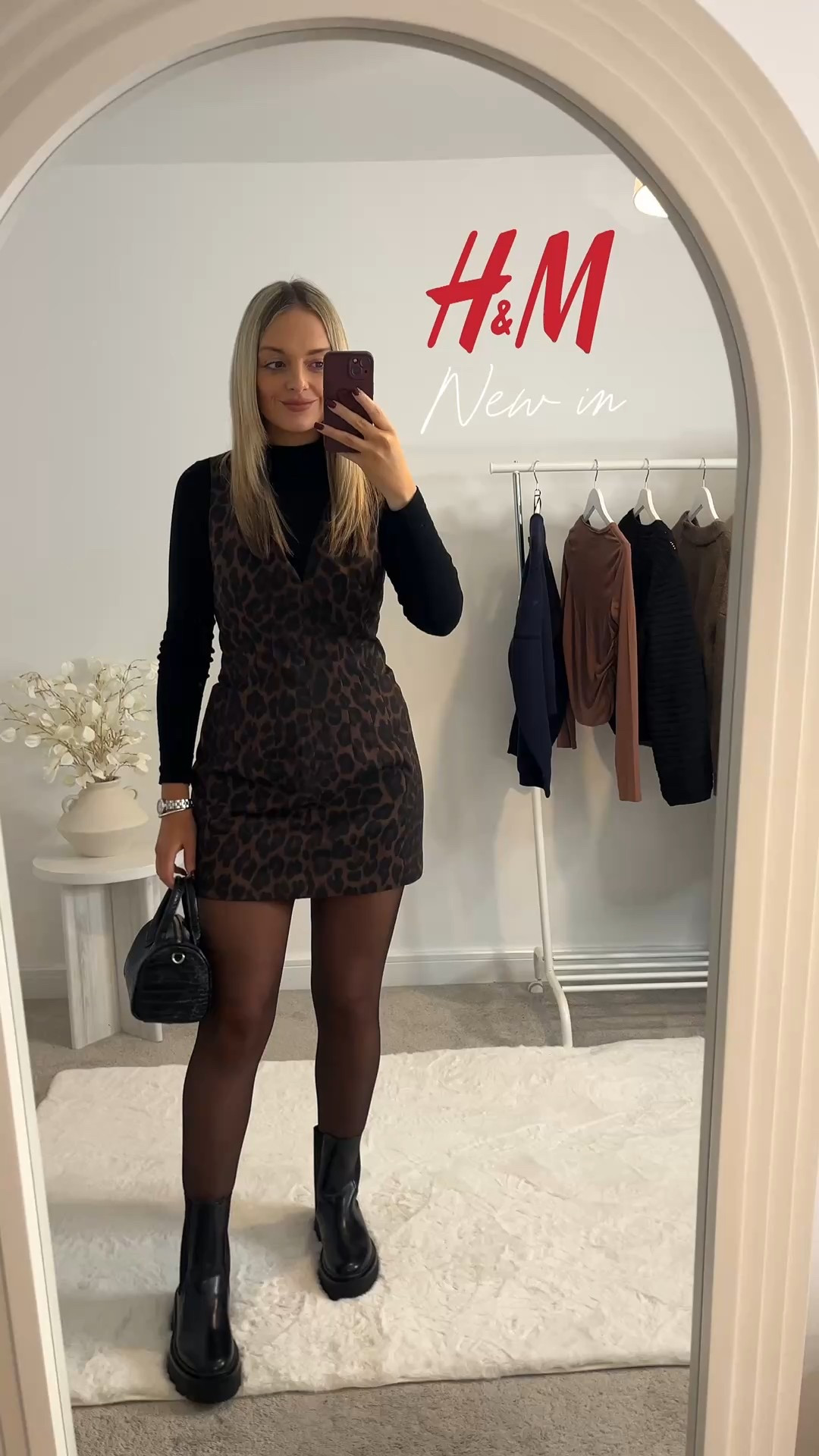 New in H&M  leopard dress 🐆

I love this dress from H&M this is a perfect dress for the winter to wear with tights and boots for a city break, whilst still keeping warm ✨


Leopard dress boots winter fashion 

#LTKeurope #LTKwinter #LTKuk