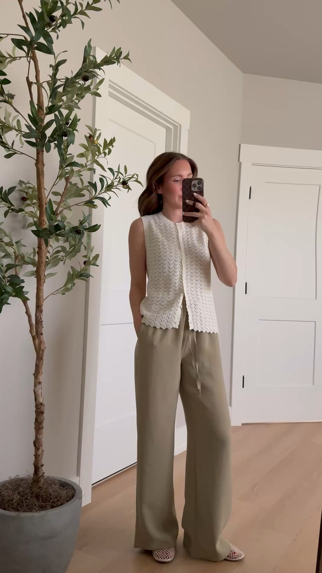 Teacher outfit idea 🍎 two closet staples you will wear on repeat! The prettiest knit top and the ultimate pants (that are practically wrinkle resistant!). Wearing size small in both 

Teacher outfit, teacher style, classroom outfit, aritzia finds, lodge pants