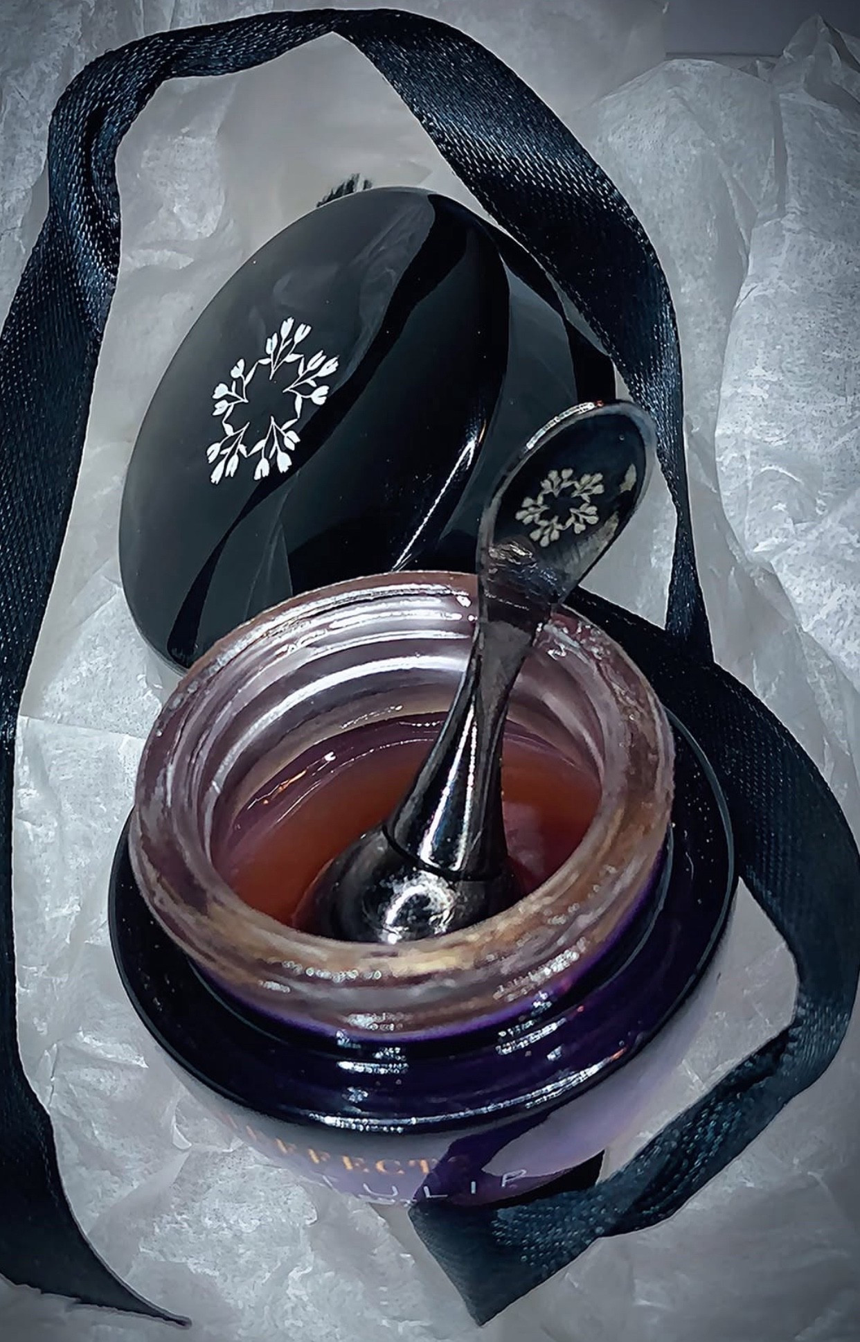 𝐘𝐨𝐮 𝐤𝐧𝐨𝐰 𝐭𝐡𝐚𝐭 𝐥𝐨𝐨𝐤 𝐚𝐟𝐭𝐞𝐫 𝟑 𝐜𝐨𝐟𝐟𝐞𝐞𝐬 𝐚𝐧𝐝 𝟖 𝐡𝐨𝐮𝐫𝐬 𝐨𝐟 𝐬𝐥𝐞𝐞𝐩? 𝐘𝐞𝐚𝐡… 𝐭𝐡𝐢𝐬 𝐣𝐚𝐫 𝐟𝐚𝐤𝐞𝐬 𝐢𝐭 𝐟𝐨𝐫 𝐲𝐨𝐮 ✨☕️
Meet my  little magic trick: Black Tulip Eye Treatment by @bloomeffects 

It’s light, silky, and actually feels like it wakes your under-eyes up. 
Puffiness? Calms down. 
Fine lines? Softer. 
Dark circles? Less “I’ve been up all night” and more “I just got back from vacation.”

Why I’m obsessed:
🖤Made with black tulip petals (yes, the real deal) for crazy-good antioxidants
🌱 Packed with plant extracts + peptides to smooth and firm
❄️ Comes with a cool metal applicator that feels like an under-eye massage
💧 Hydrates without that heavy, greasy feeling

If your eyes are tired, let this be their little wake-up call.

Obviously, clean luxury, cruelty free 

💵 Use my code : 𝐀𝐥𝐞𝐤𝐬𝐚𝐀𝐦𝐨𝐫 and get 20% OFF sitewide & worldwide on official website 

#LTKBeauty