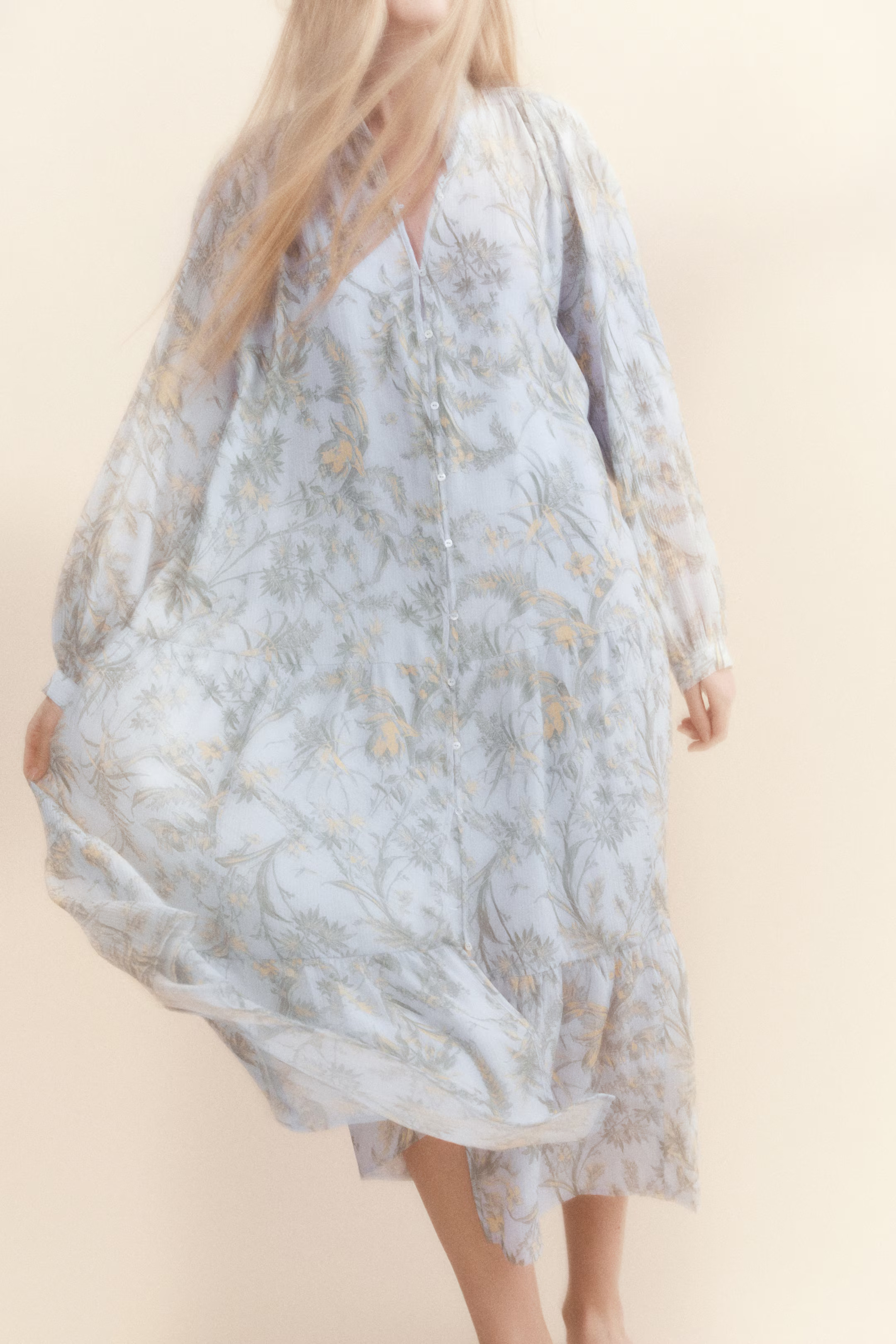 Oversized crinkled dress | H&M (UK, MY, IN, SG, PH, TW, HK)