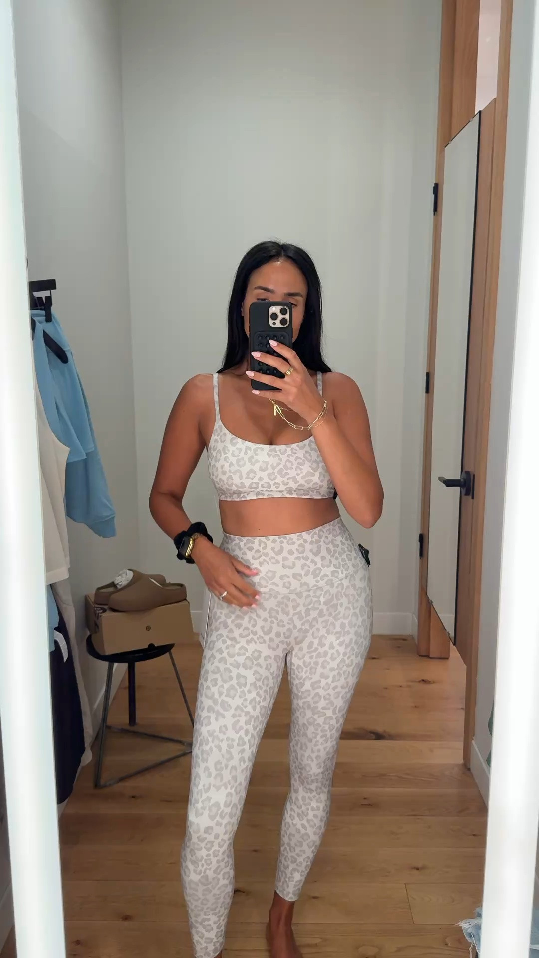 Wearing a size 6 in both

#LTKcanada #LTKsummer #LTKfitness