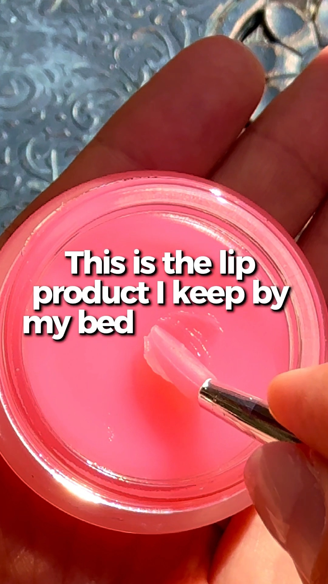 Night routine essential 💋
This lip sleeping mask has been such an easy self-care step for me.
 #GloBabes #yuglo #yugloskin #lipcare #nightroutine