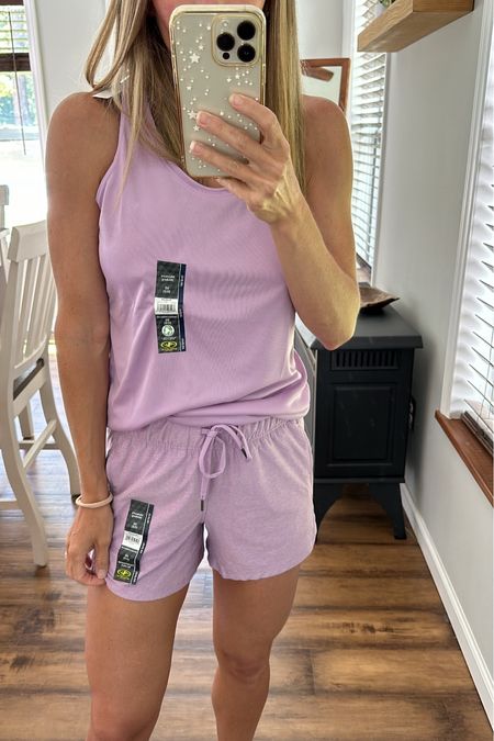 Found the cutest workout set from Walmart! Didn’t have time to take the stickers off! Walmart activewear size xs in both 

#LTKFitness #LTKFindsUnder50 #LTKActive