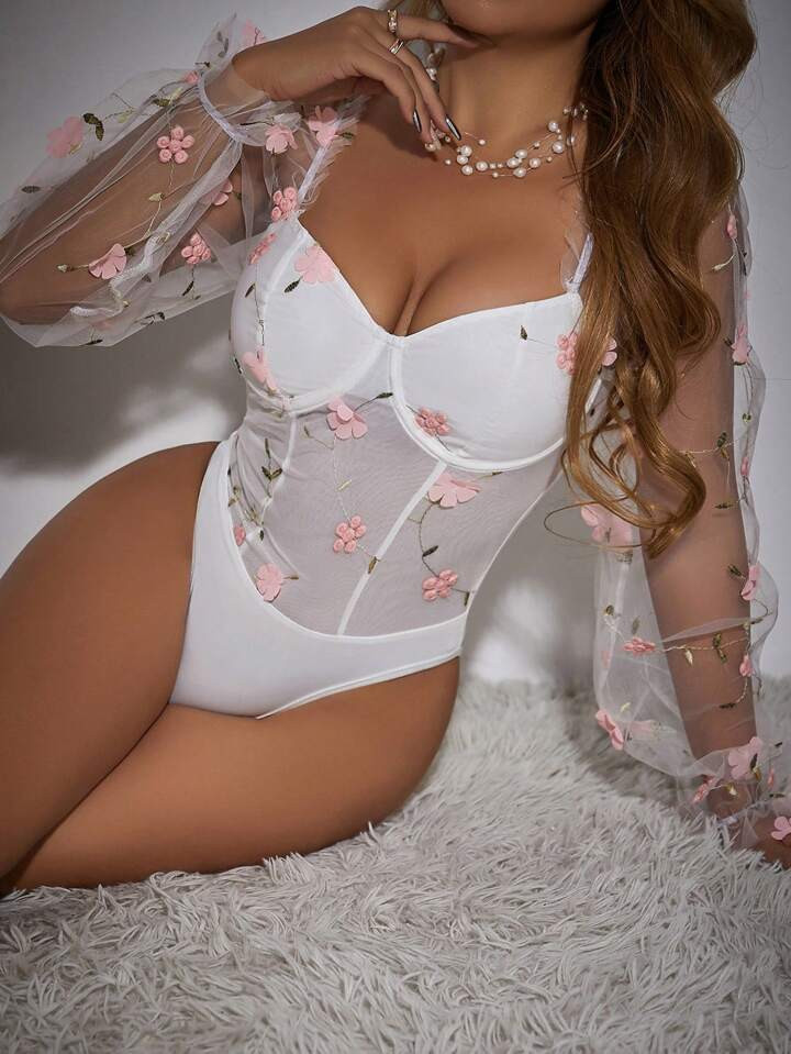 SHEIN BAE Flower Embroidery Sweetheart Neckline Bodysuit | SHEIN