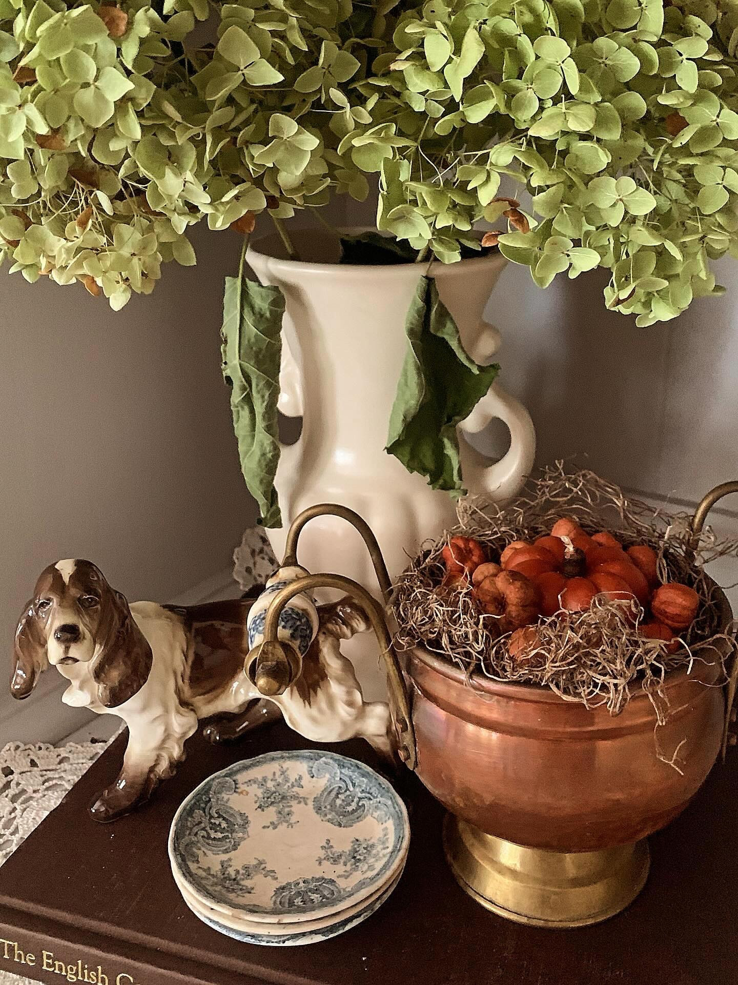 I’ve been curating cozy fall vignettes around the house, and I adore stumbling upon them throughout the day. It’s amazing how someone’s character shines through in the little trinkets they’ve gathered over the years.

#englishcountrystyle #englishcountry #englishcottage #englishcottagestyle #vignettes #fallvignette #antiquevignette #collectedhome #frenchcountrystyle #frenchcountrydecor #ａｅｓｔｈｅｔｉｃ #interiordecorating