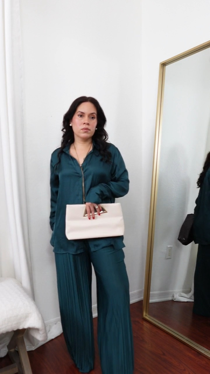 Party outfit idea ✨



#LTKHoliday #LTKPetite