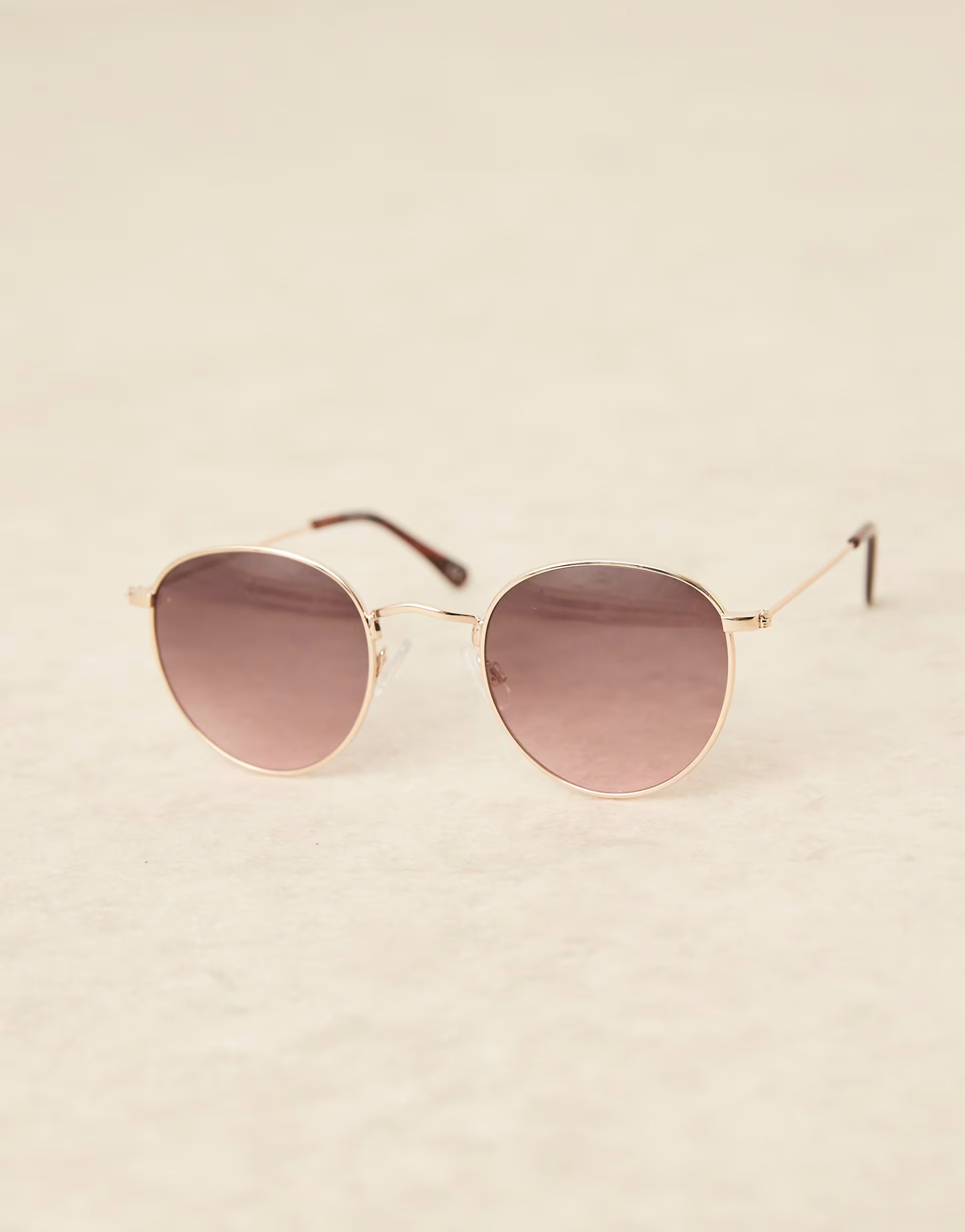 ASOS DESIGN metal round sunglasses with gradient pink lens in gold | ASOS | ASOS (Global)