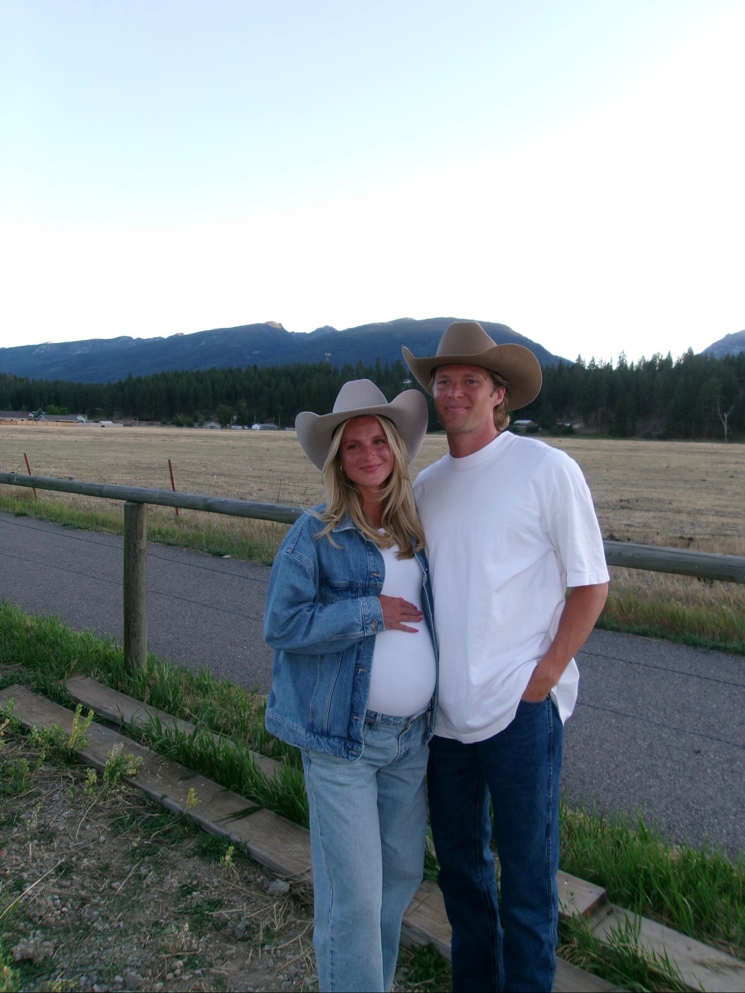 Pregnancy rodeo fit! Sized up 3 sizes from my usual size! 