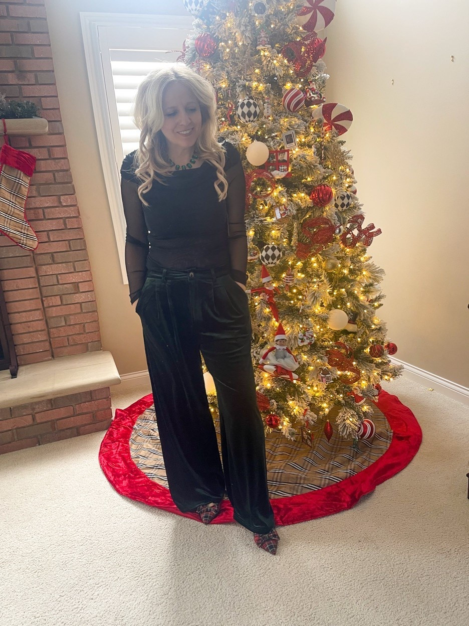 These green velvet pants from @cupshe @target are amazing for the holiday season 💚💚




Target holiday outfit, target outfit, velour pants, course, target finds 

#LTKootd #LTKHoliday #LTKSaleAlert