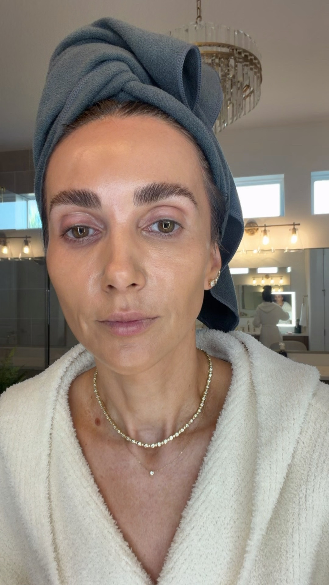 New Estée Lauder double wear vs Estée Lauder re nutriv I’m wearing same shade in both 4n1

#LTKOver40 #LTKBeauty #LTKSaleAlert