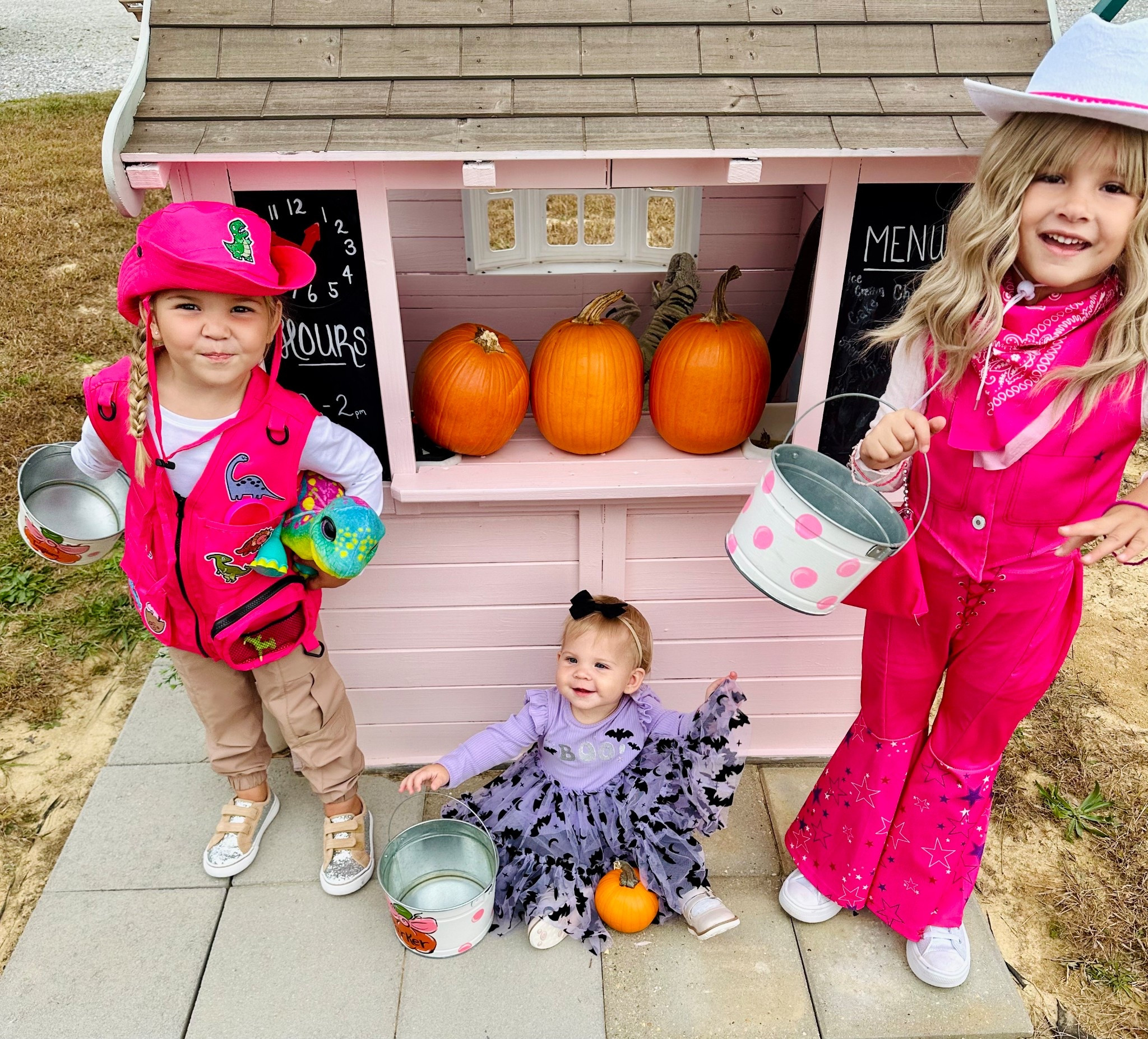 Halloween 2025! Dino safari girl 🦖 🦕 a little BOO Bat 🦇 and Hannah Montana Barbie 💖 so much fun at our local spook around downtown Halloween night! 🎃 👻 #AmazonFinds #halloween #kidshalloween #costumes #girlscostumes #babycostume #trickortreat #pumpkin #walmart #walmartFinds 

#LTKBaby #LTKHalloween #LTKKids